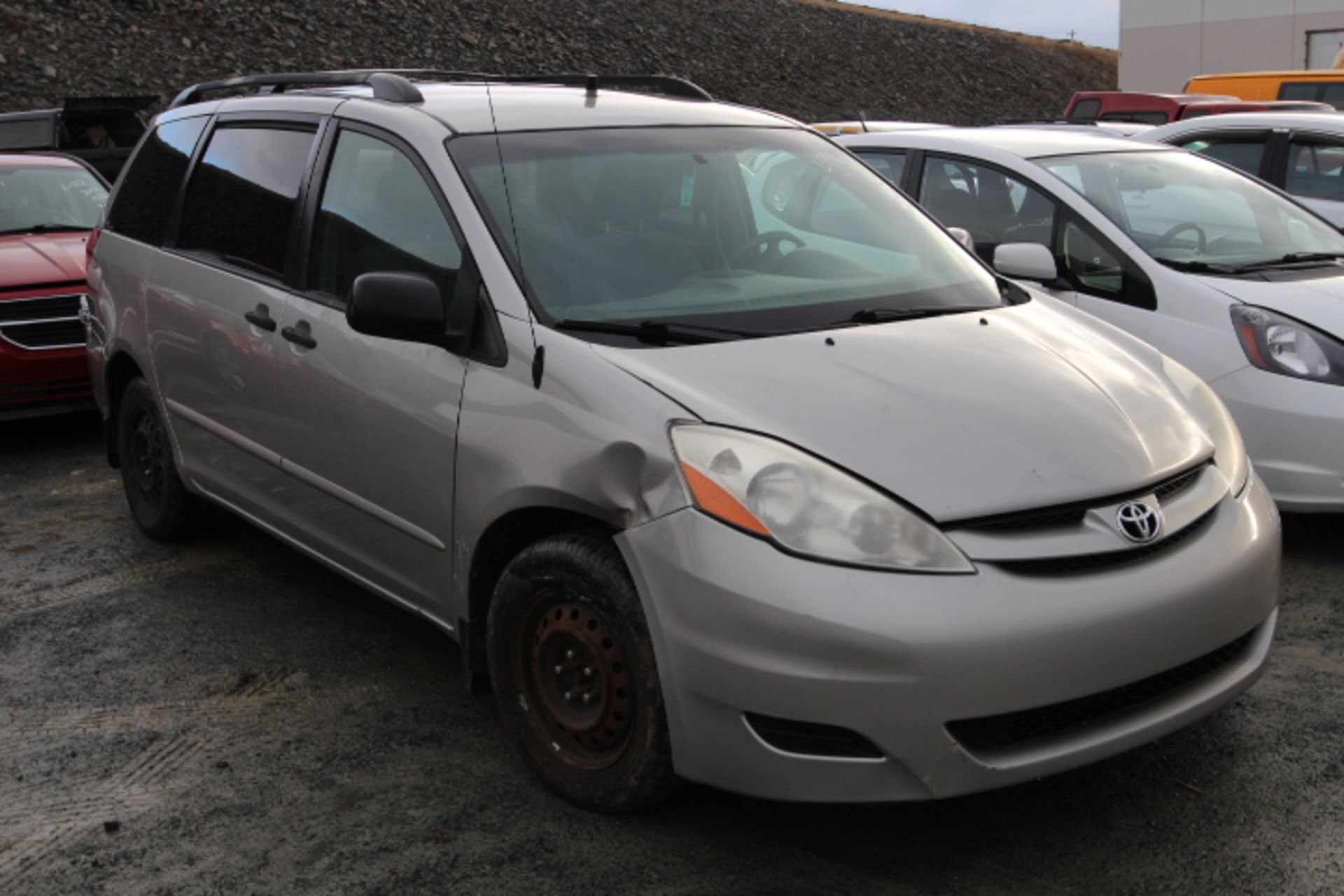 *2009 TOYOTA SIENNA* - Image 2 of 6