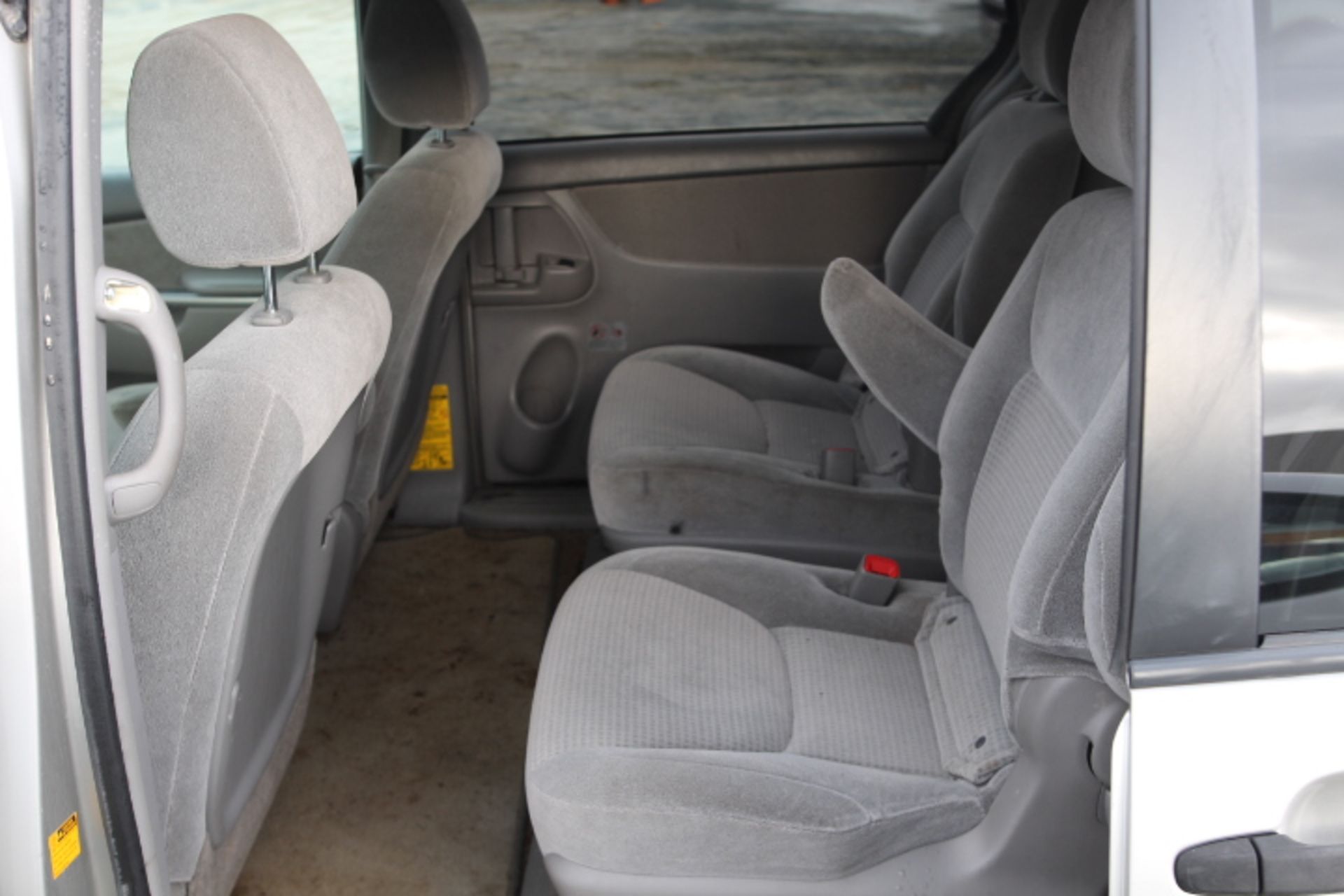 *2009 TOYOTA SIENNA* - Image 5 of 6