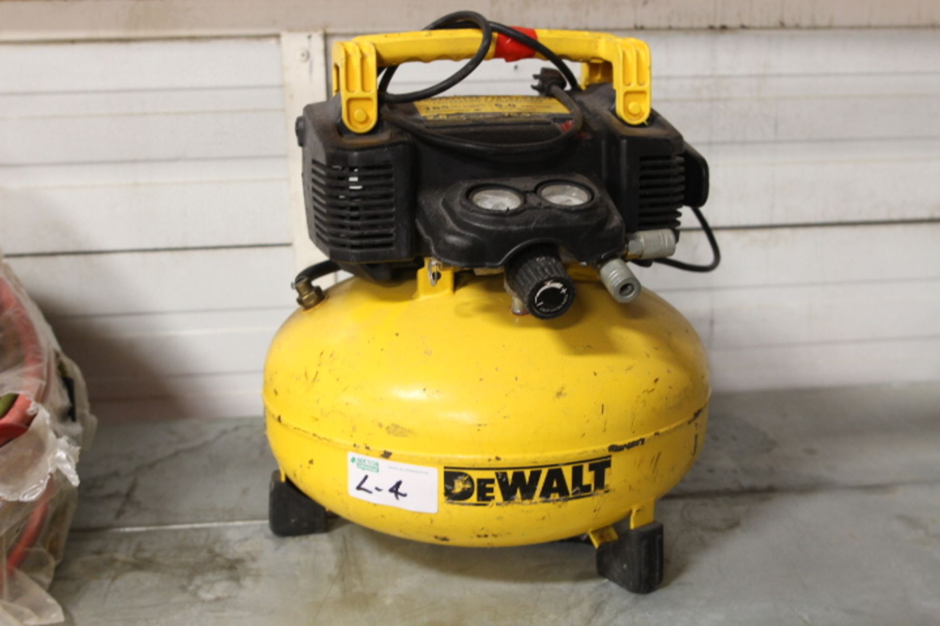 DEWALT PANCAKE AIR COMPRESSOR