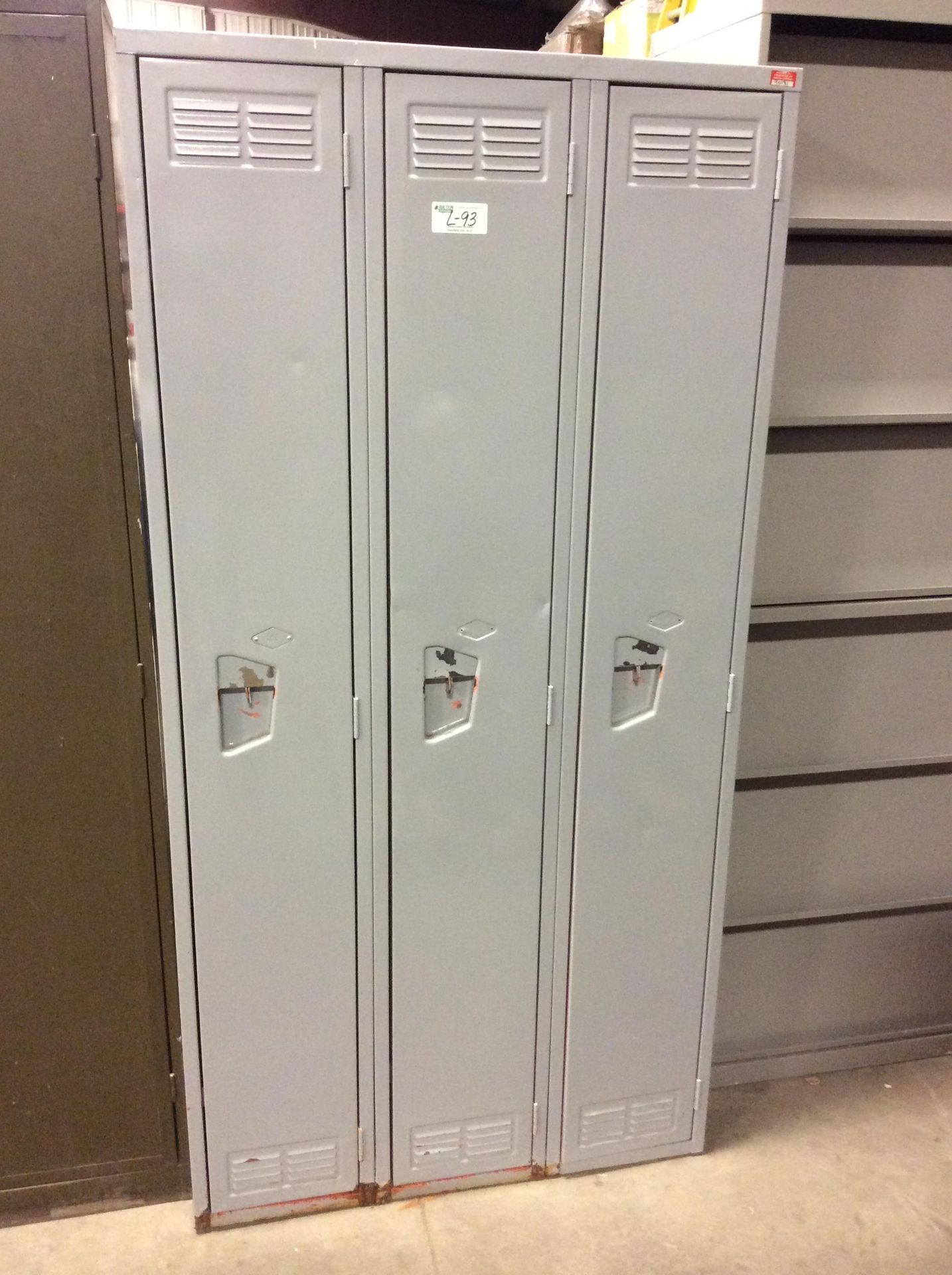 1 Set of 3 Full Size Lockers