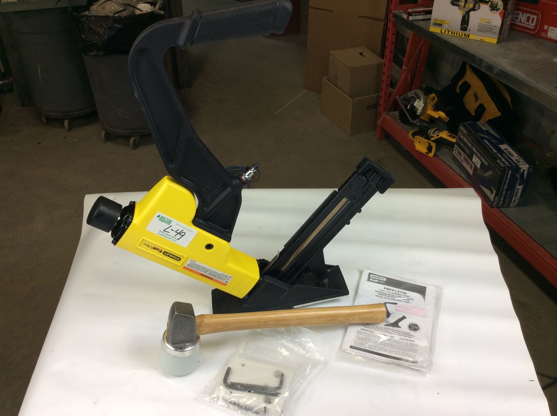 New 2 in 1 Flooring Tool Stanley