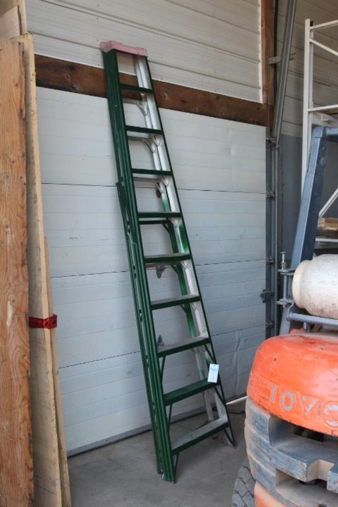 9' ALUMINUM STEP LADDER