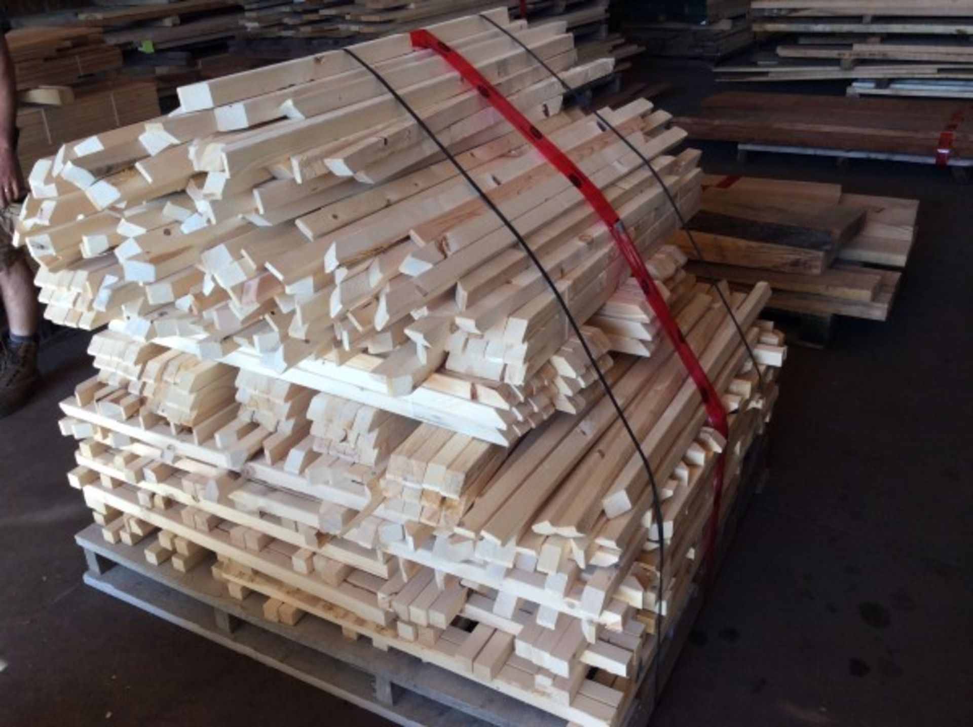 SKID OF 1 1/2" x 1 1/2" SOFTWOOD PICKETS - APPROX 300 PCS