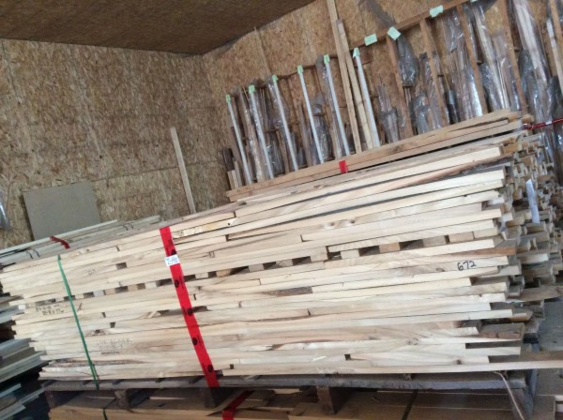 2 SKID LIFTS OF ELM ROUGH CUT LUMBER - APPROX 425 PCS - A