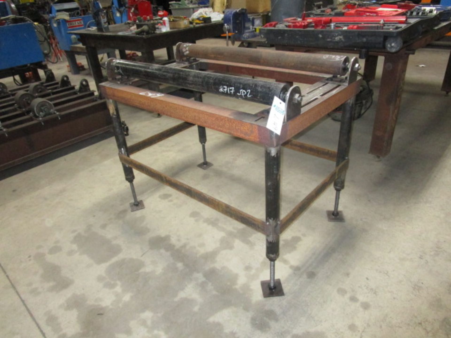 48"W X 31"L X 35"H Adjustrable Legs Double Rollers