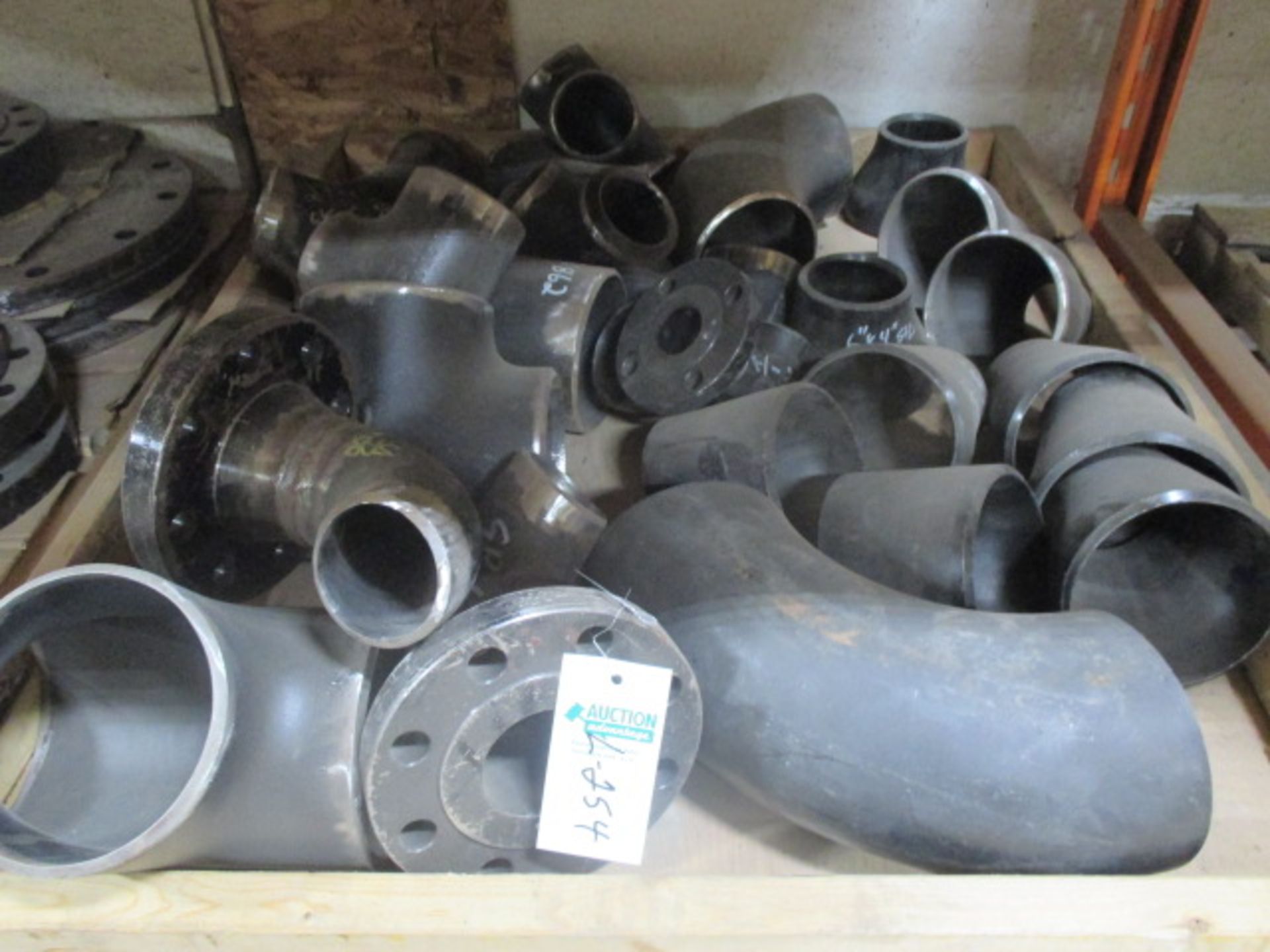 Skid lot of Various Size Pipe Fittings - Schedule 695