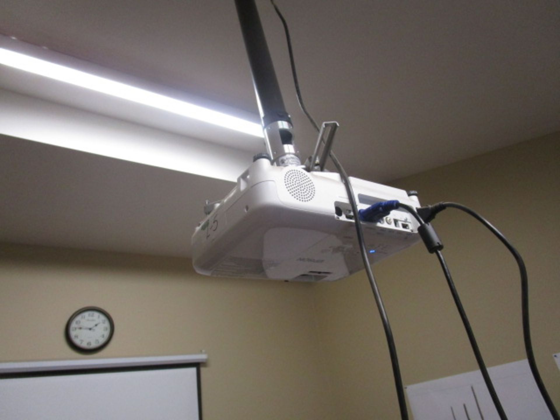 Epson ELCO HDMI Overhead Projector and Screen - Image 2 of 3