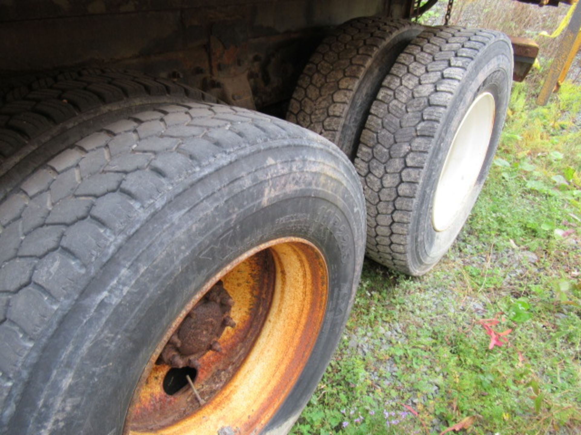 * 2004 FORD TANDEM DUMP - Image 3 of 5