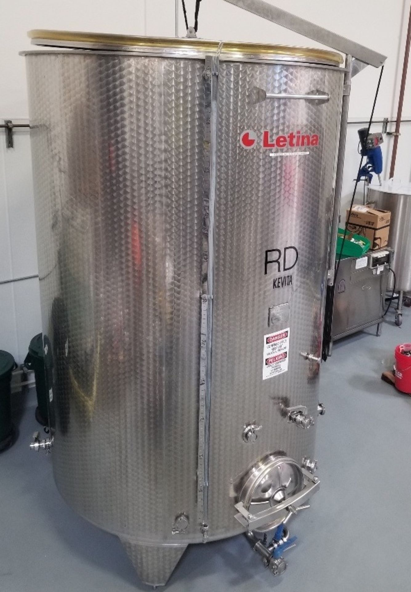Letina 1500 Gallon Vertical Stainless Steel Tank