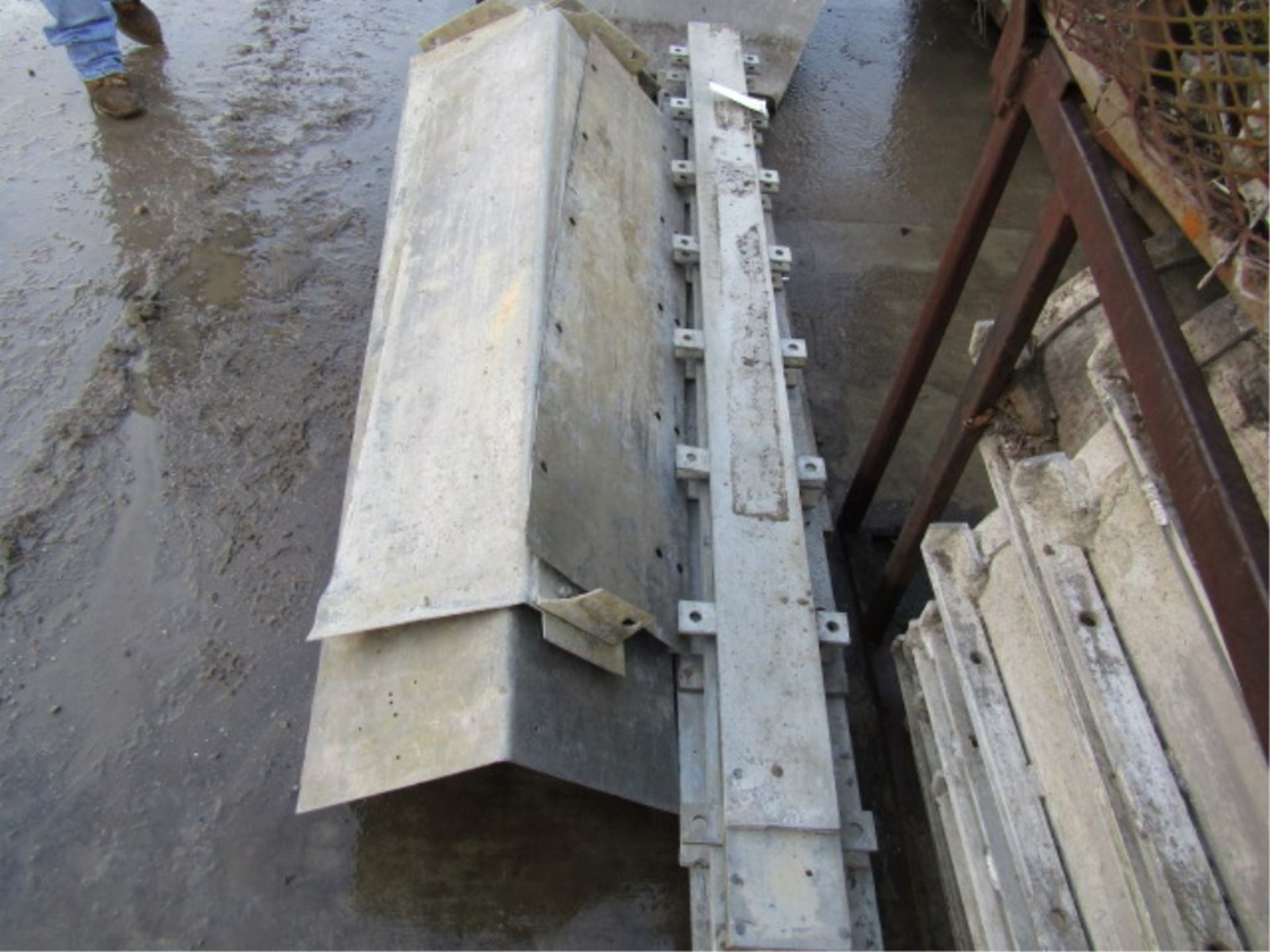 Pallet 7'11" Aluminum Concrete Forms - Image 2 of 3