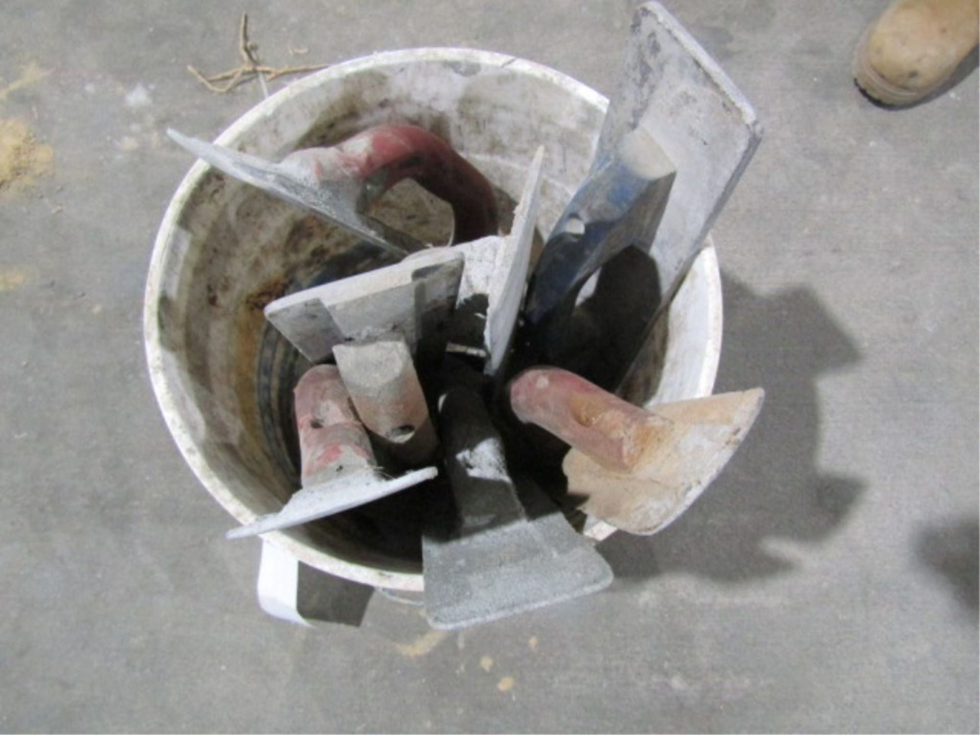 Bucket of Assorted Hand Trowels/Floats