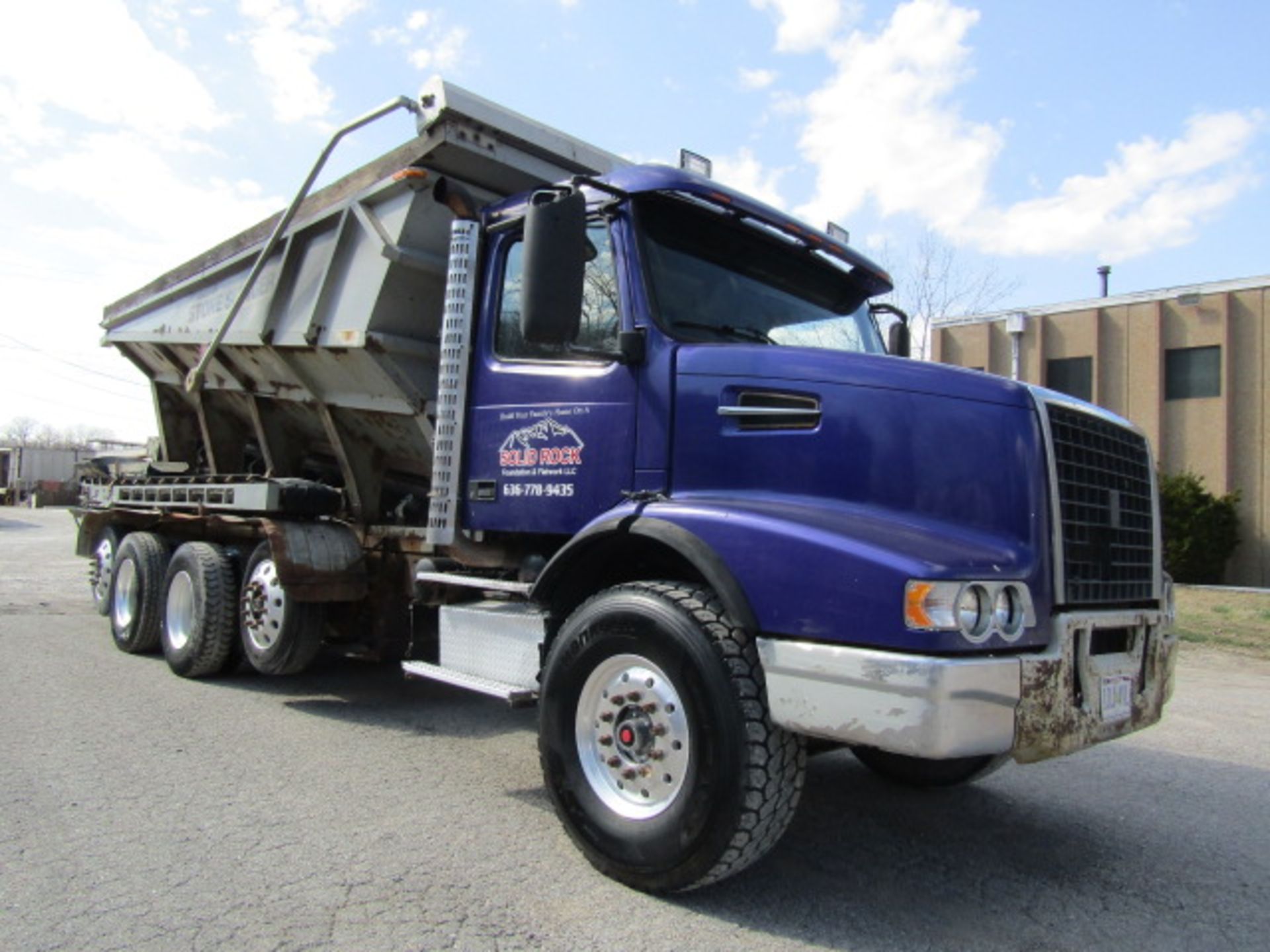 2002 Volvo Super Stone Slinger Truck, Model # VED12-465, Vin # 4V5KC9GH42N317673, 371,074 miles,