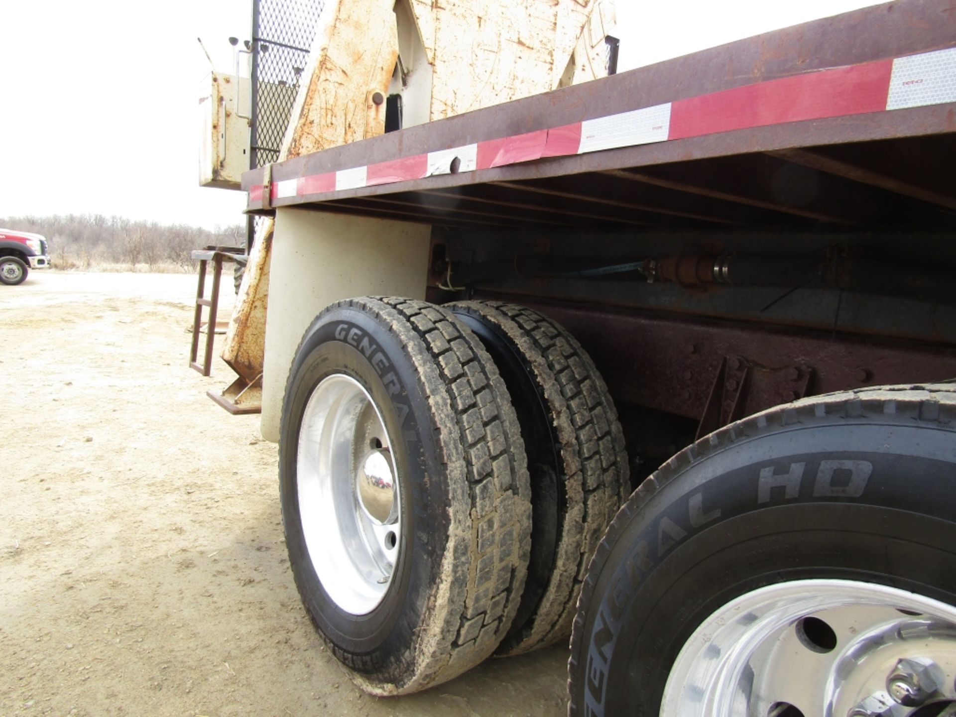 1990 Western Star Boom Truck, Model # 3864S, Vin # 2WLKCFF4LK926978, 535,320 miles, 9418 Engine - Image 28 of 40