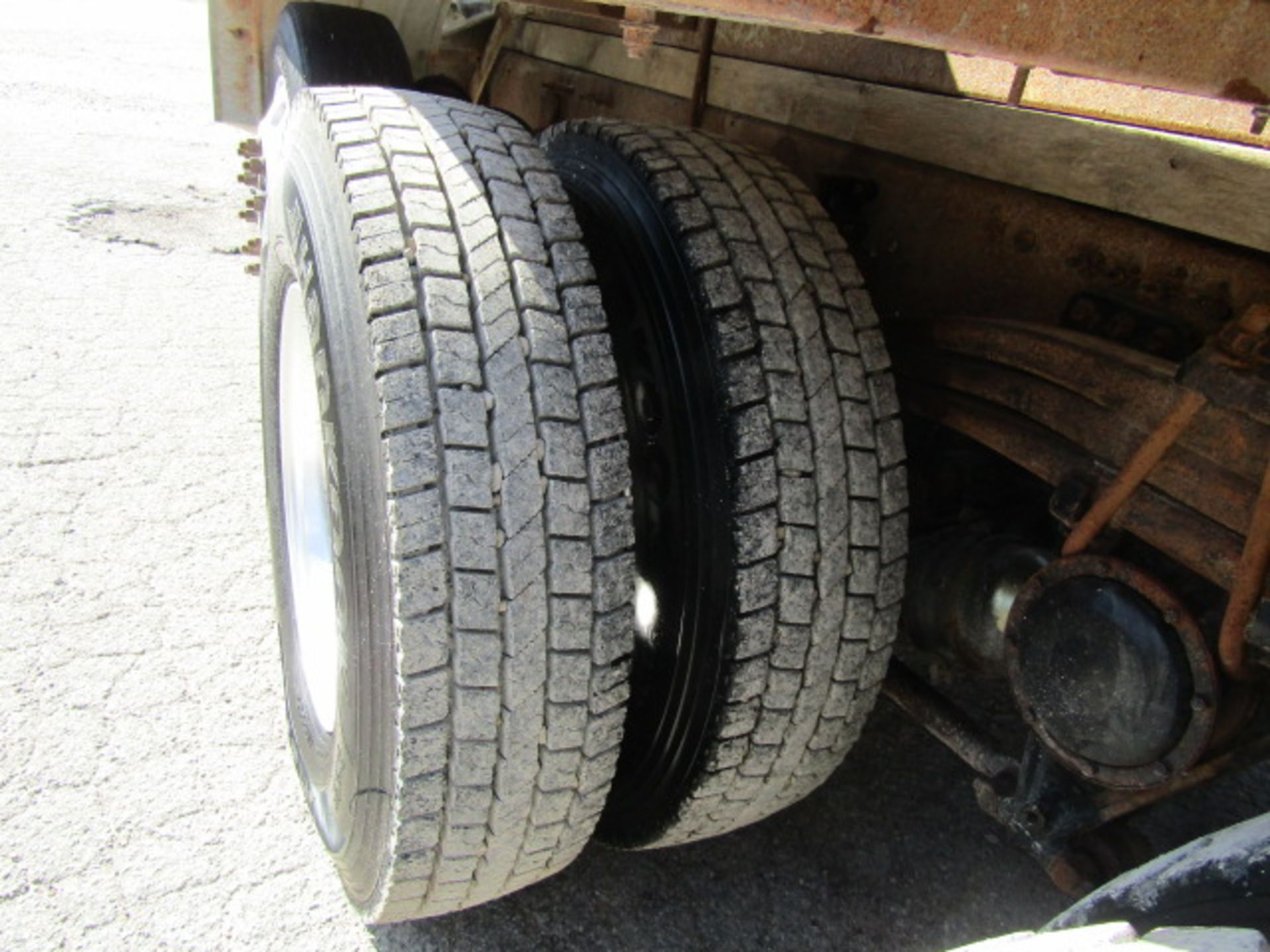 2002 Volvo Super Stone Slinger Truck, Model # VED12-465, Vin # 4V5KC9GH42N317673, 371,074 miles, - Image 19 of 52