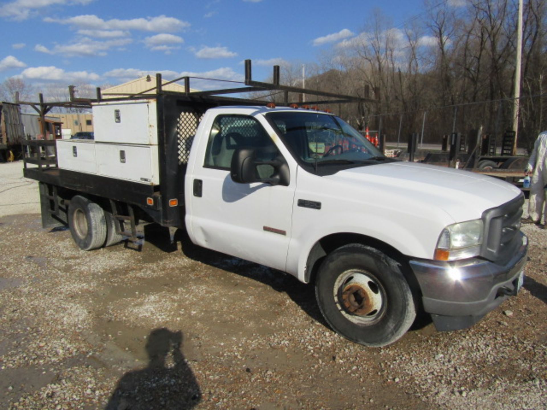 2004 Ford F350 Super Duty Utility Truck, Vin# 1FDWF36P34EA10279, 228,108 miles, Automatic, Power - Image 2 of 23