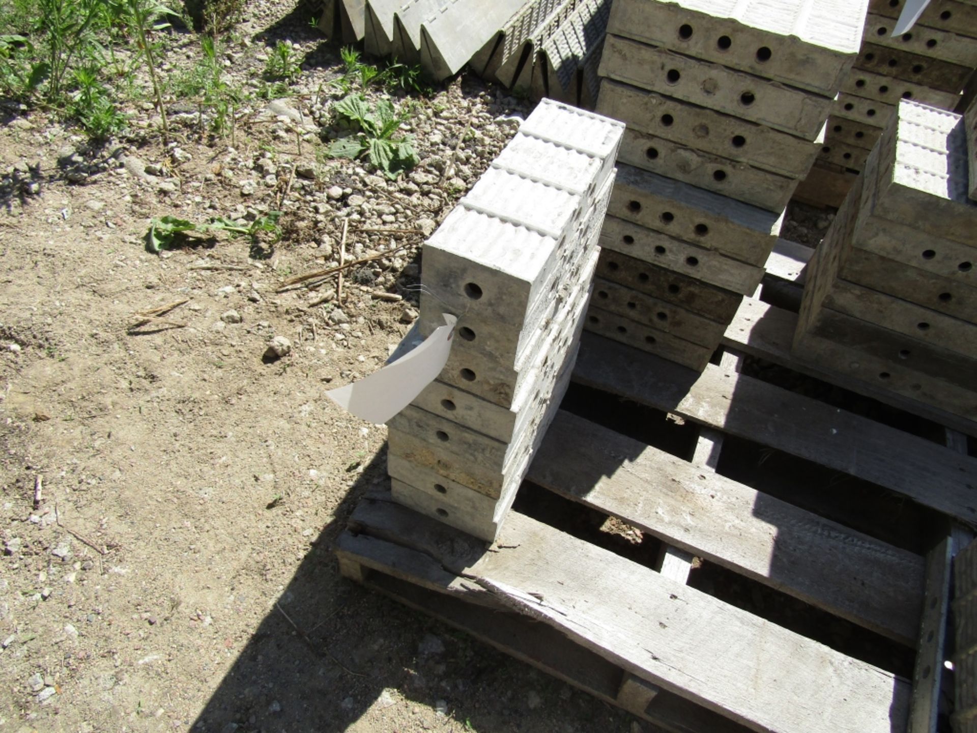 (5) 6" & (3) 4"x1' Wall-Tie Aluminum Concrete Forms Vertibrick 6-12 Hole Pattern