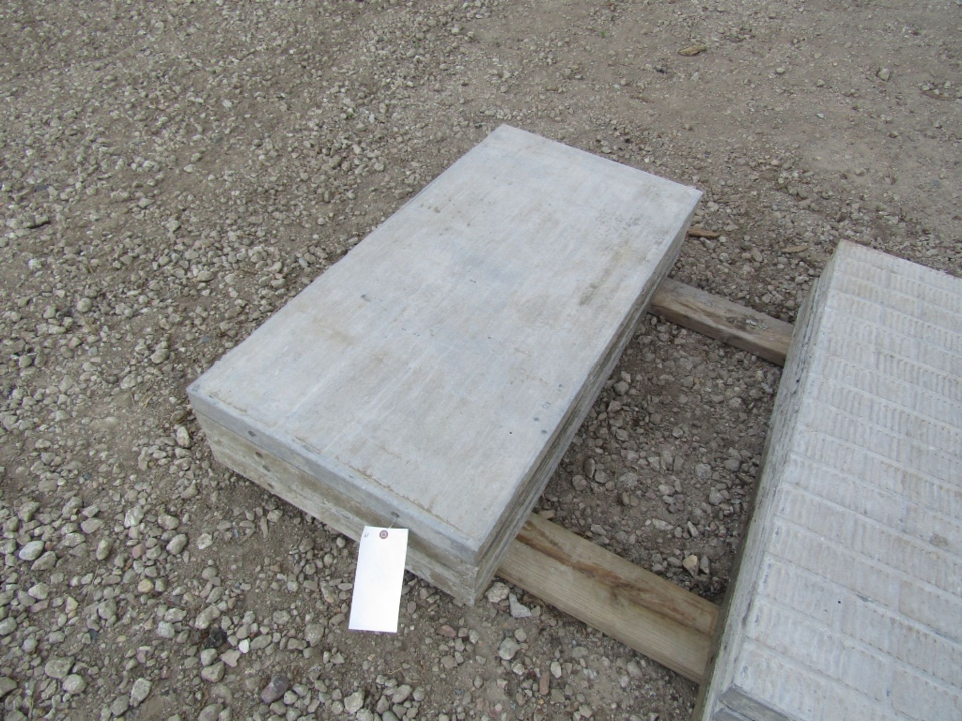 (4) 24"x4' Wall-Tie Aluminum Concrete Forms Smooth 6-12 Hole Pattern