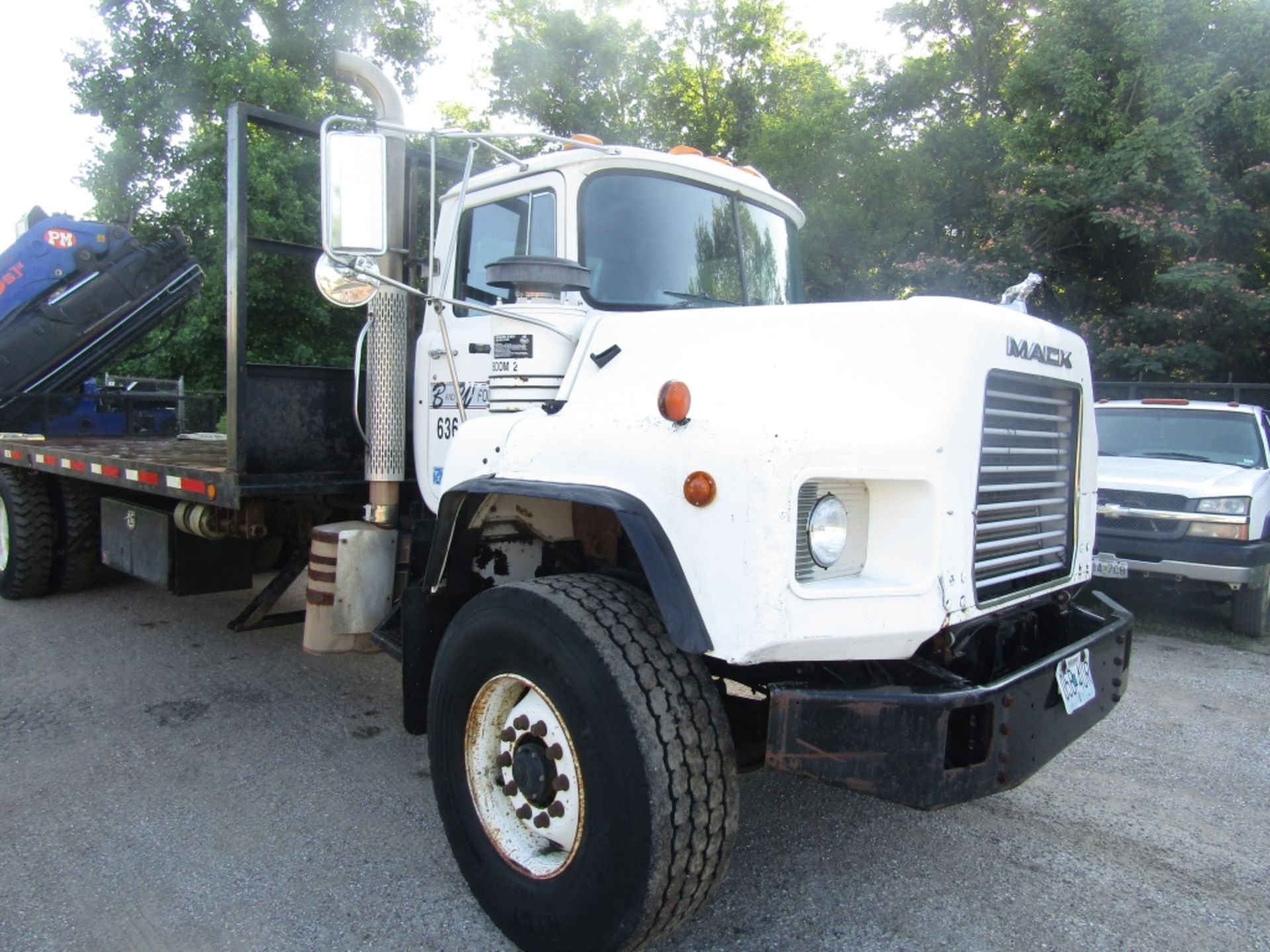 2000 Mack Boom Truck, Model DM690S VIN# 21M2B209C1YM026686, 283,742 miles, 19554 hours, Mack - Image 9 of 72