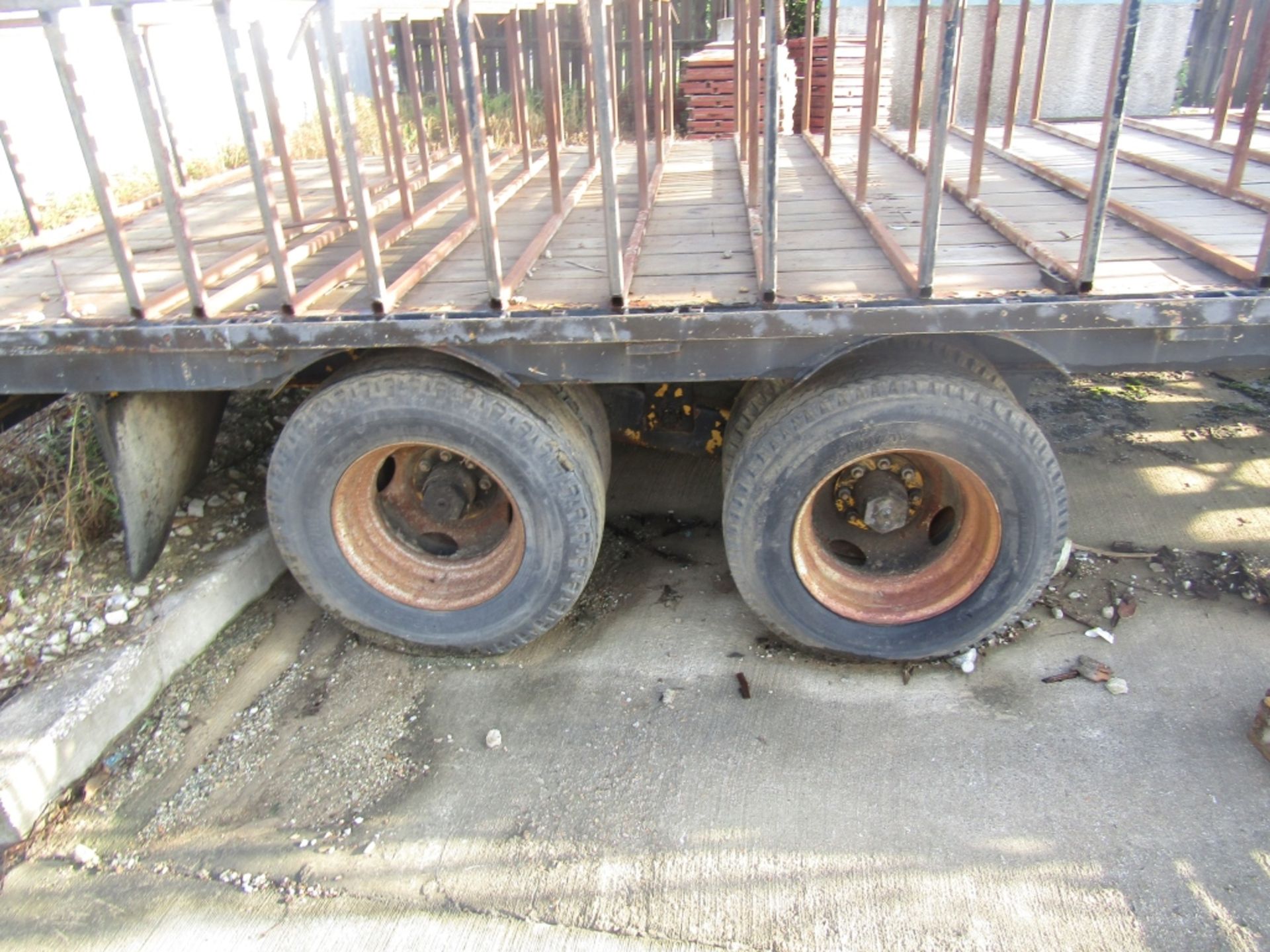 1991 Gooseneck Form Trailer, VIN #82091632, Broken Jack, Wood Deck, Dual Axle, 20000# - Image 4 of 6