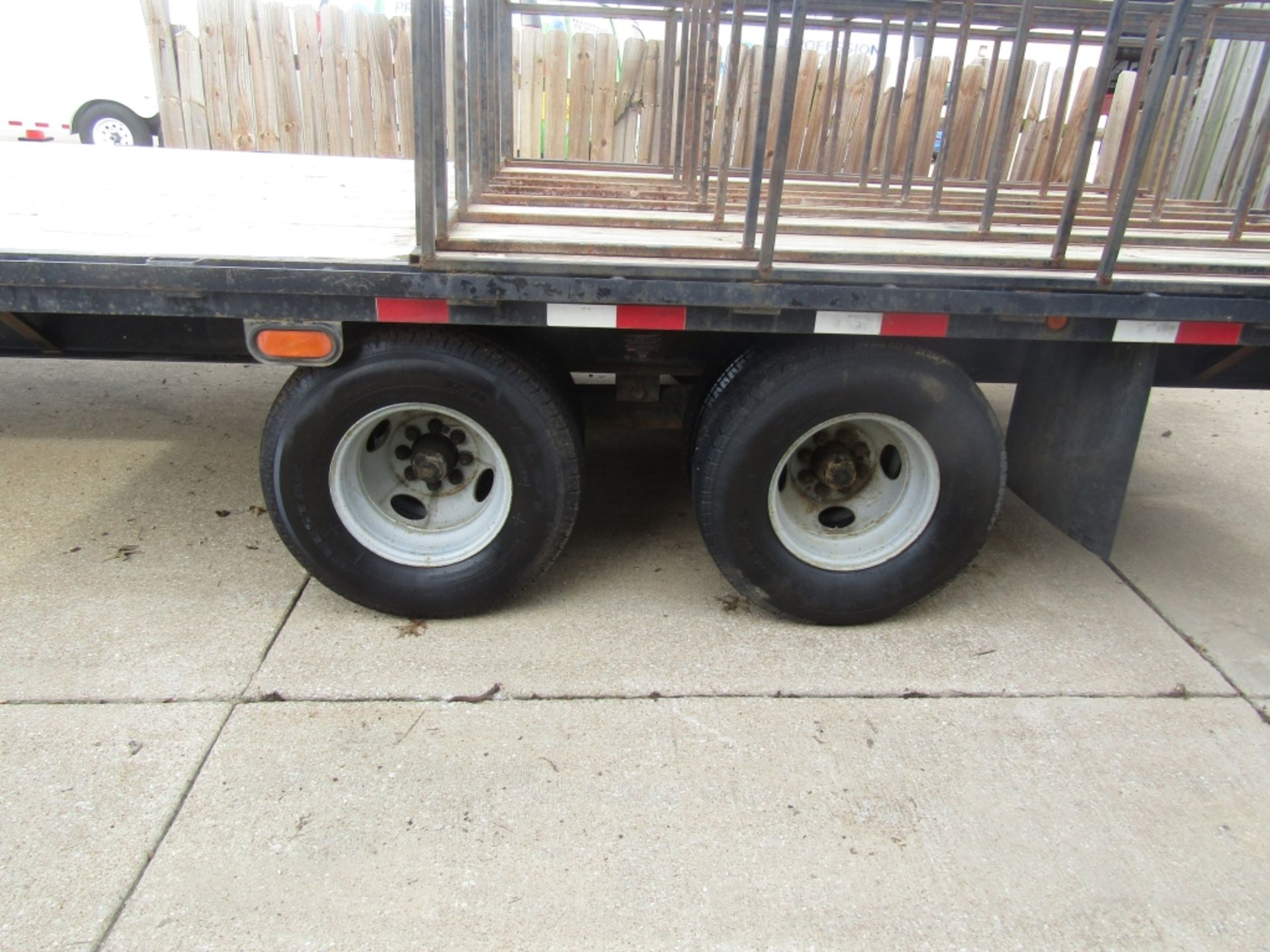 2003 Load Trail Gooseneck Form Trailer, VIN #4ZEGF302131159409, Wood Deck, Dual Axle, 20000# - Image 3 of 6