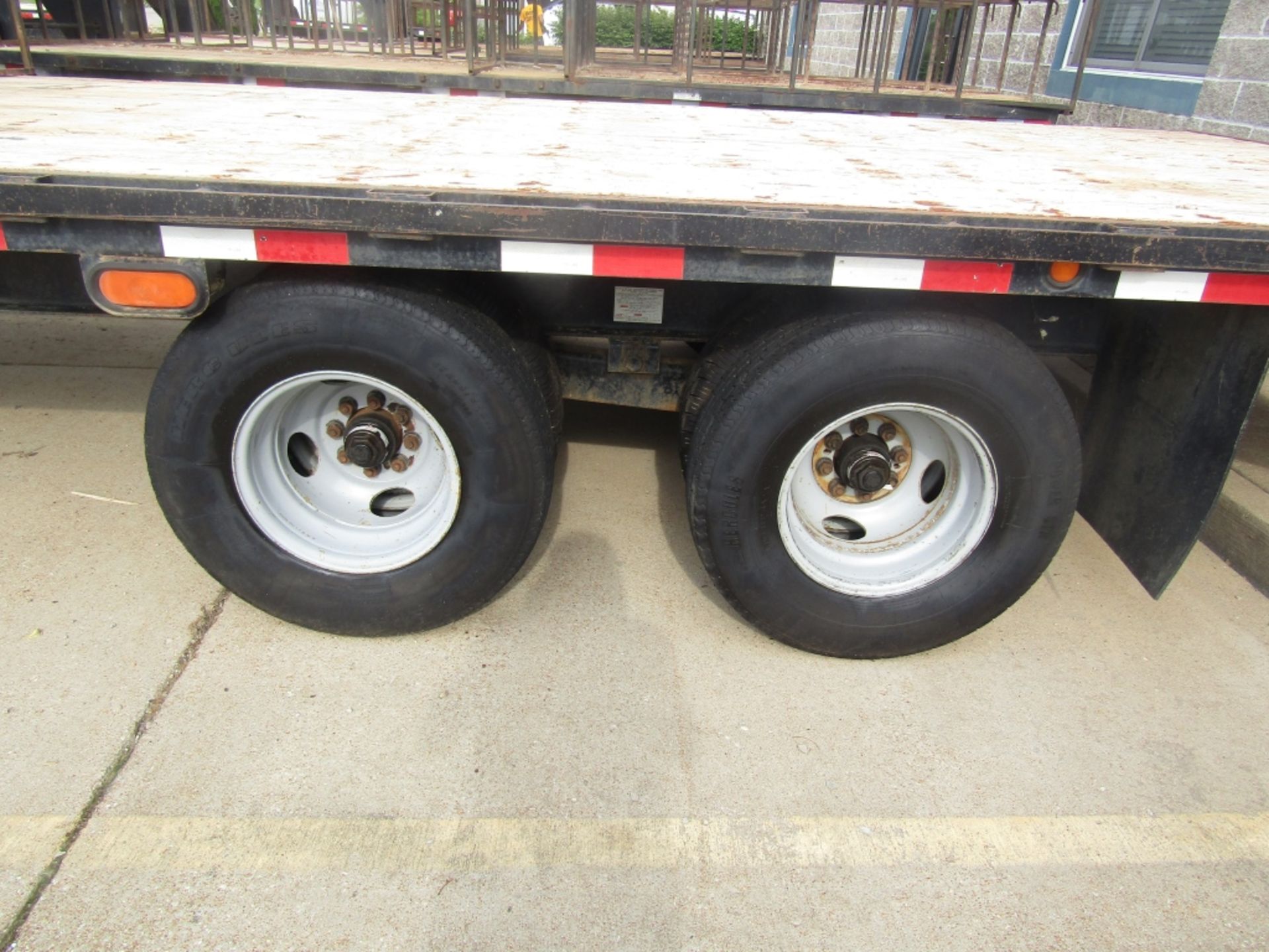 2004 Load Trail Tandem Heavy Duty Gooseneck Deckover Trailer, VIN# 4ZEGF202641173138, 8'x20', 20000# - Image 3 of 9