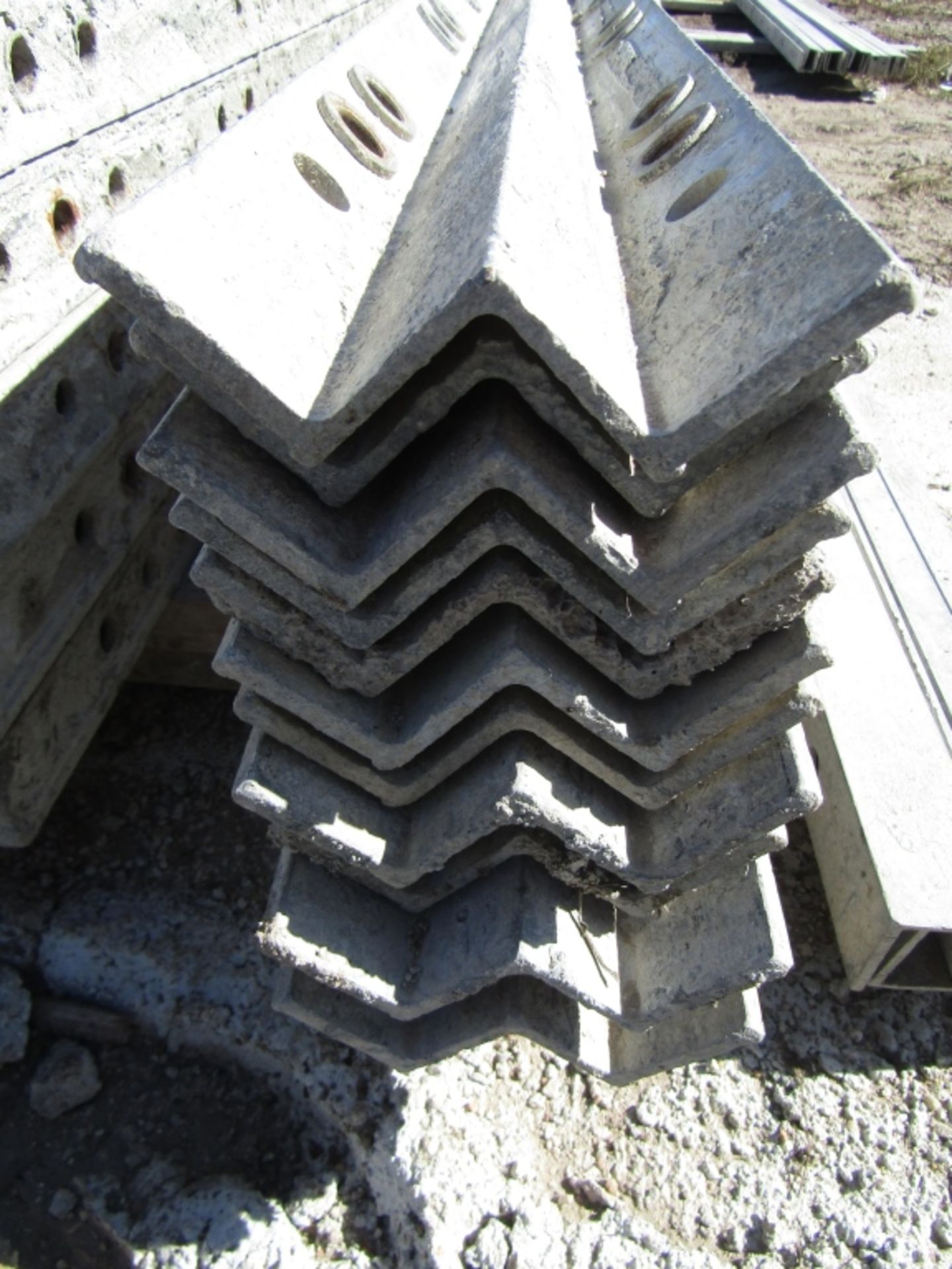 (15) 4' W's Wall Ties Concrete Forms, Smooth, 6-12 Hole Pattern, Triple Punch, Located near Lincoln, - Image 2 of 2