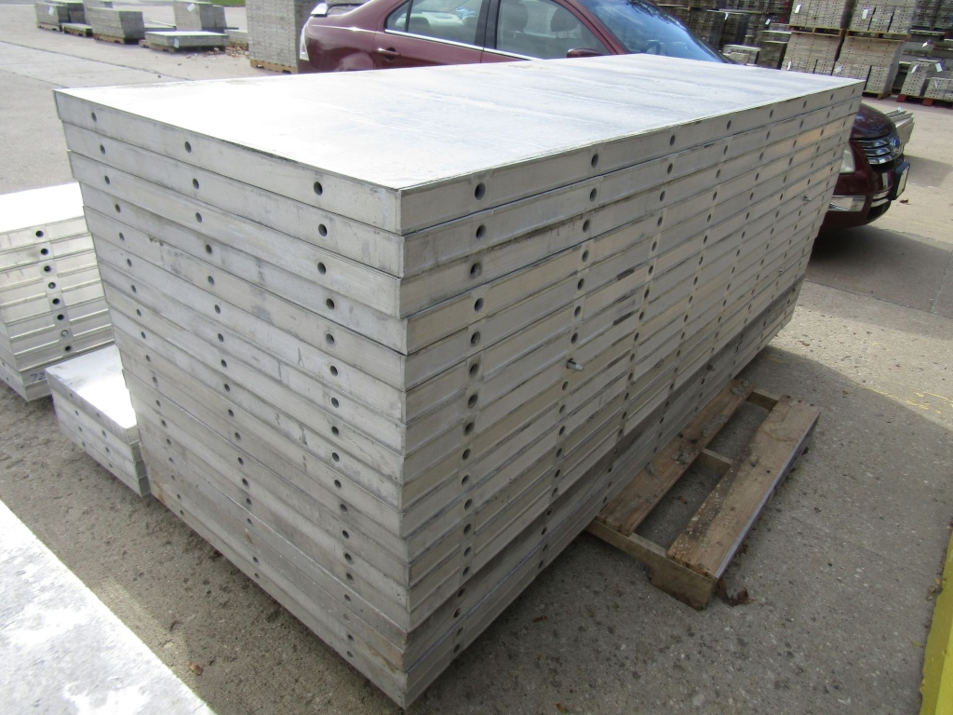 (18) 36" x 8' New Durand Concrete Forms, Smooth 6-12 Hole Pattern, Attached Hardware, Located in Mt. - Bild 3 aus 4
