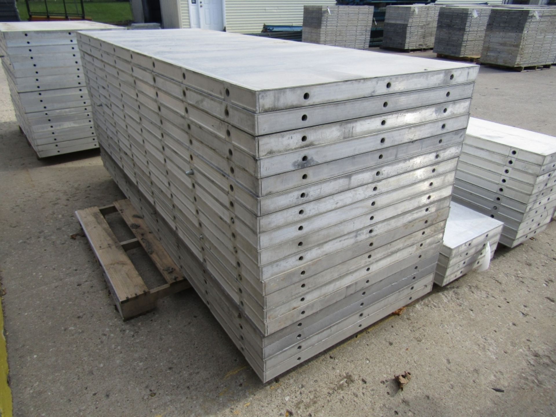 (18) 36" x 8' New Durand Concrete Forms, Smooth 6-12 Hole Pattern, Attached Hardware, Located in Mt. - Bild 2 aus 4