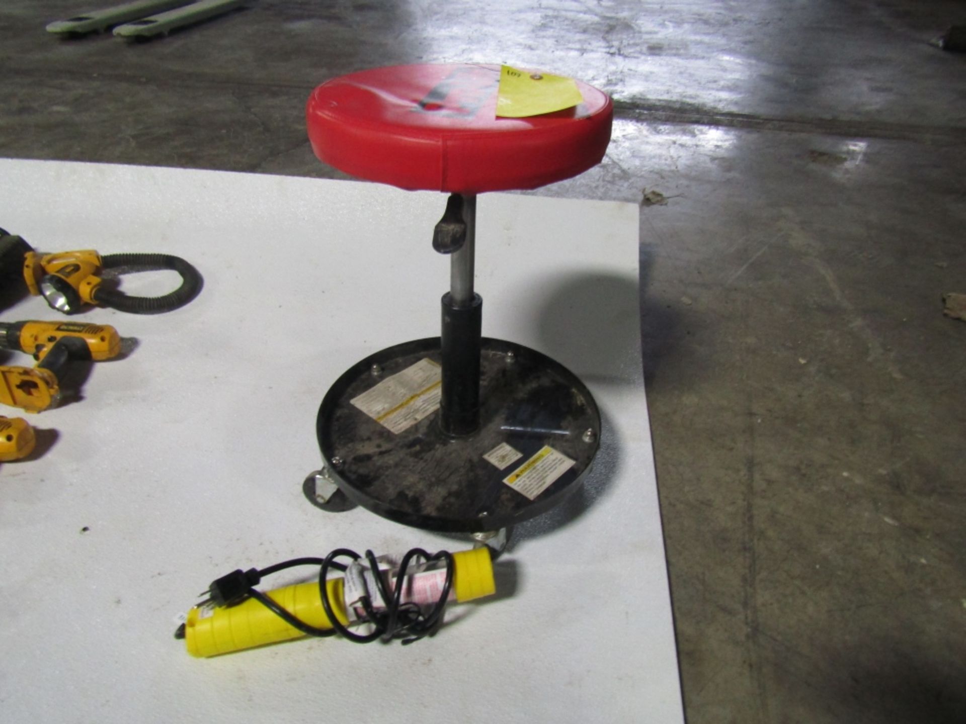 Pro-Lift Mechanic Seat, Yellow Mechanic Bulb, Located in Mt. Pleasant, IA - Image 3 of 3