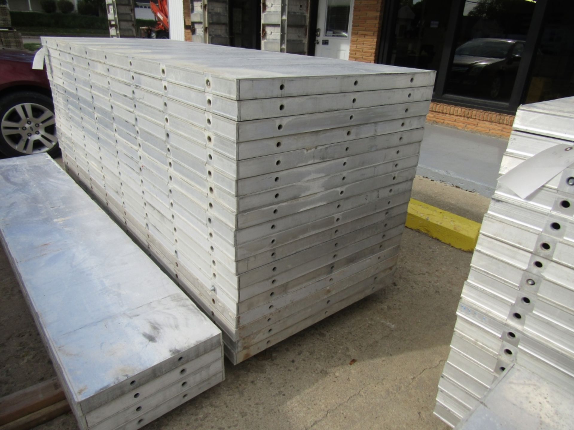 (18) 36" x 8' New Durand Concrete Forms, Smooth 6-12 Hole Pattern, Attached Hardware, Located in Mt. - Bild 4 aus 4