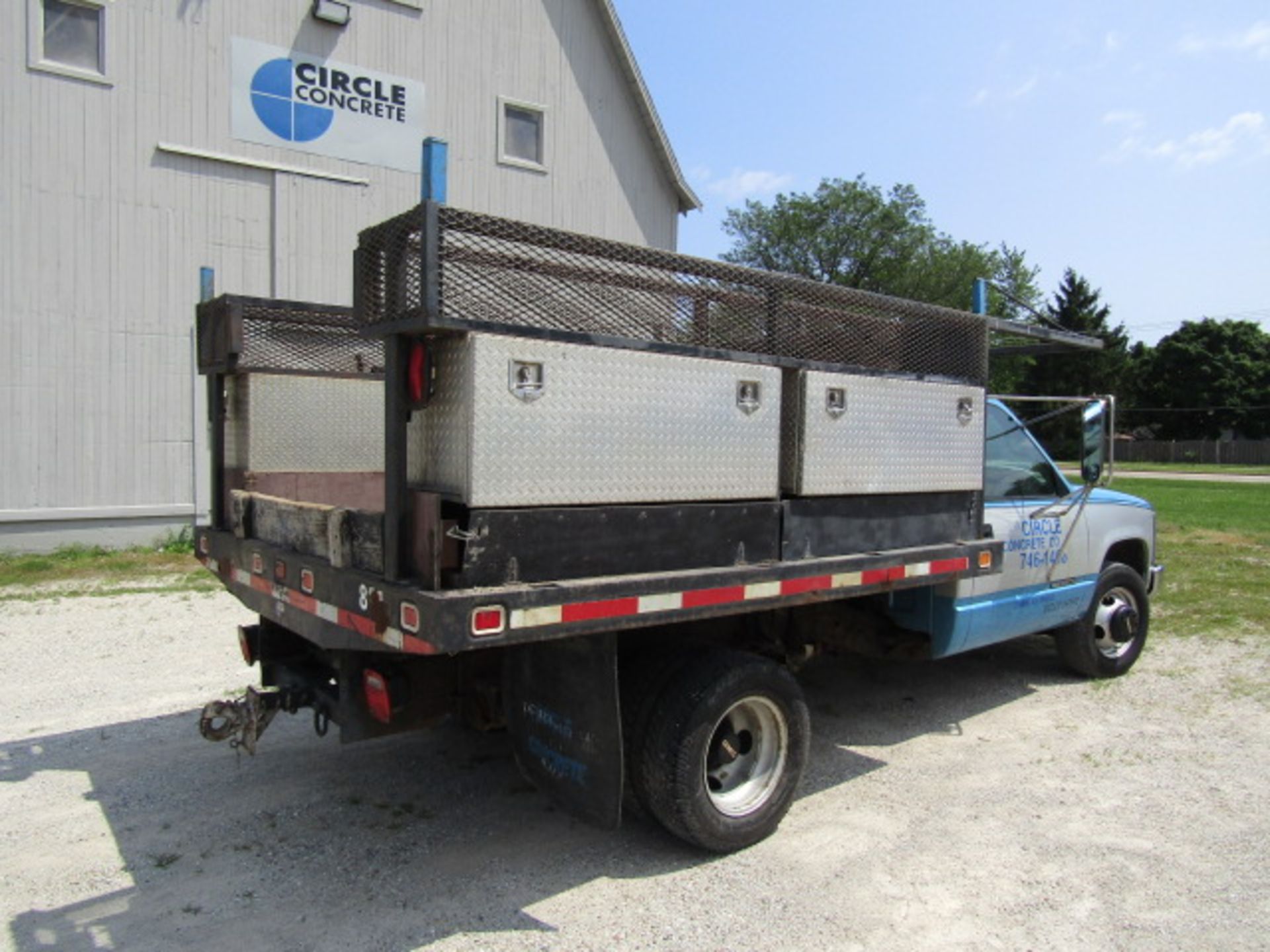 1998 GMC 3500 SL Utility Truck, Dually, VIN #1GDJC34F5WF039891, 163811 miles, Automatic - Image 4 of 24