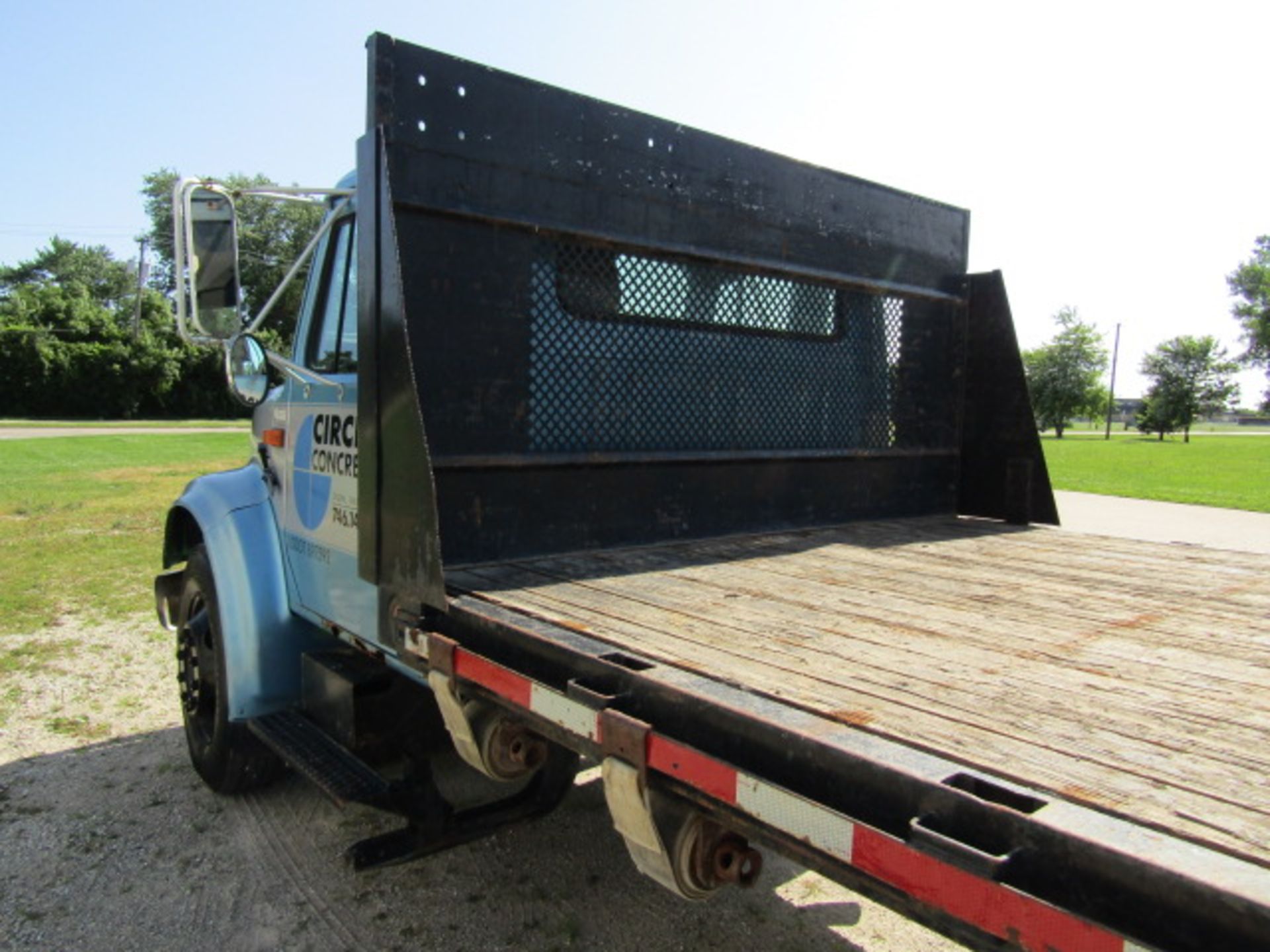 1991 International 4700LP Flat Bed Truck, 4x2 Dually, Model #4170, VIN #1HTSLNEM8MH339852,184155 - Image 21 of 22