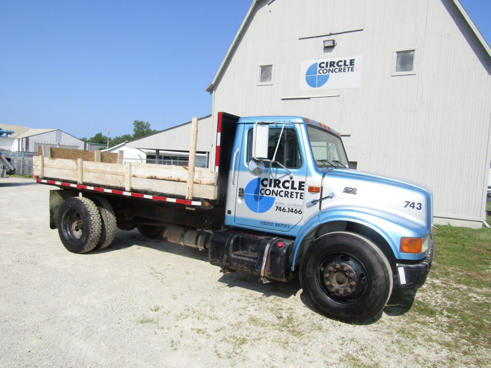 1999 International 4700 DT466E Flat Bed Truck, Model 4170, Dually, VIN #1HTSCAAM3XH607743, 276623