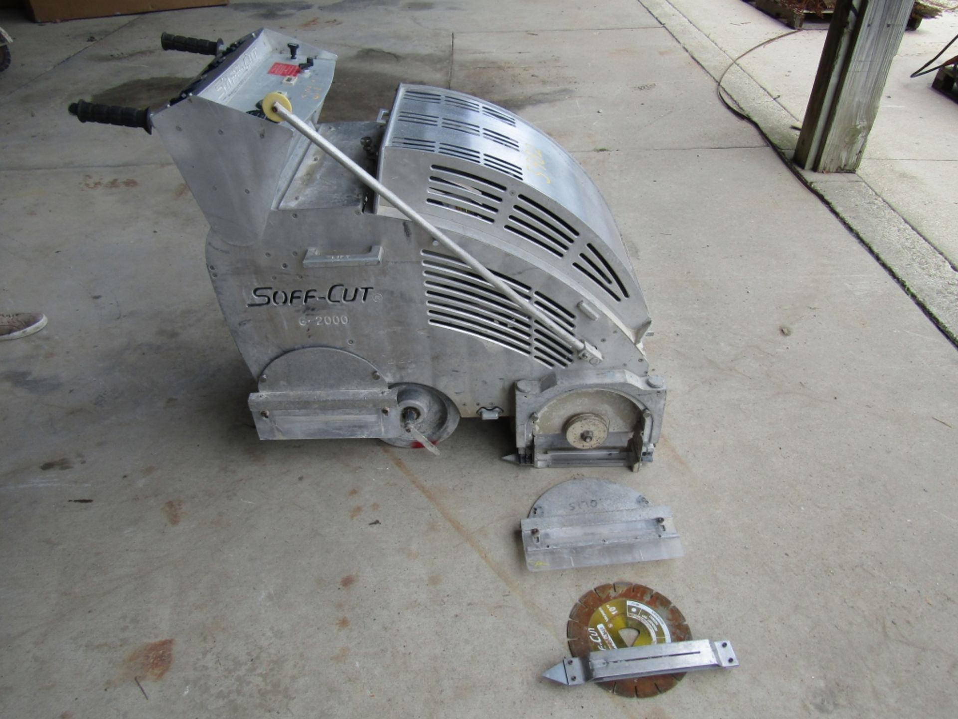 Soff-Cutt G-2000 Walk Behind Concrete Saw, Model G2000, 411 Hours, Serial #2982, - Image 3 of 7