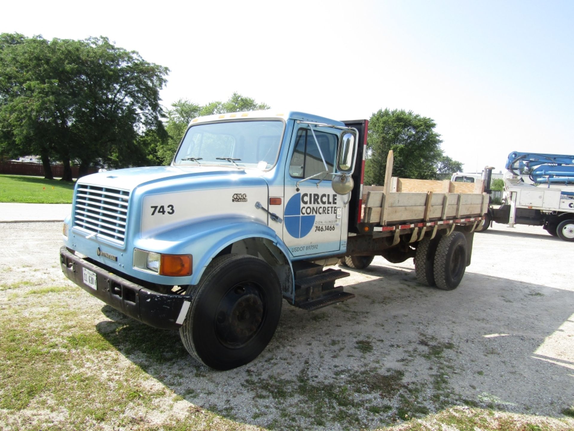 1999 International 4700 DT466E Flat Bed Truck, Model 4170, Dually, VIN #1HTSCAAM3XH607743, 276623 - Image 2 of 26