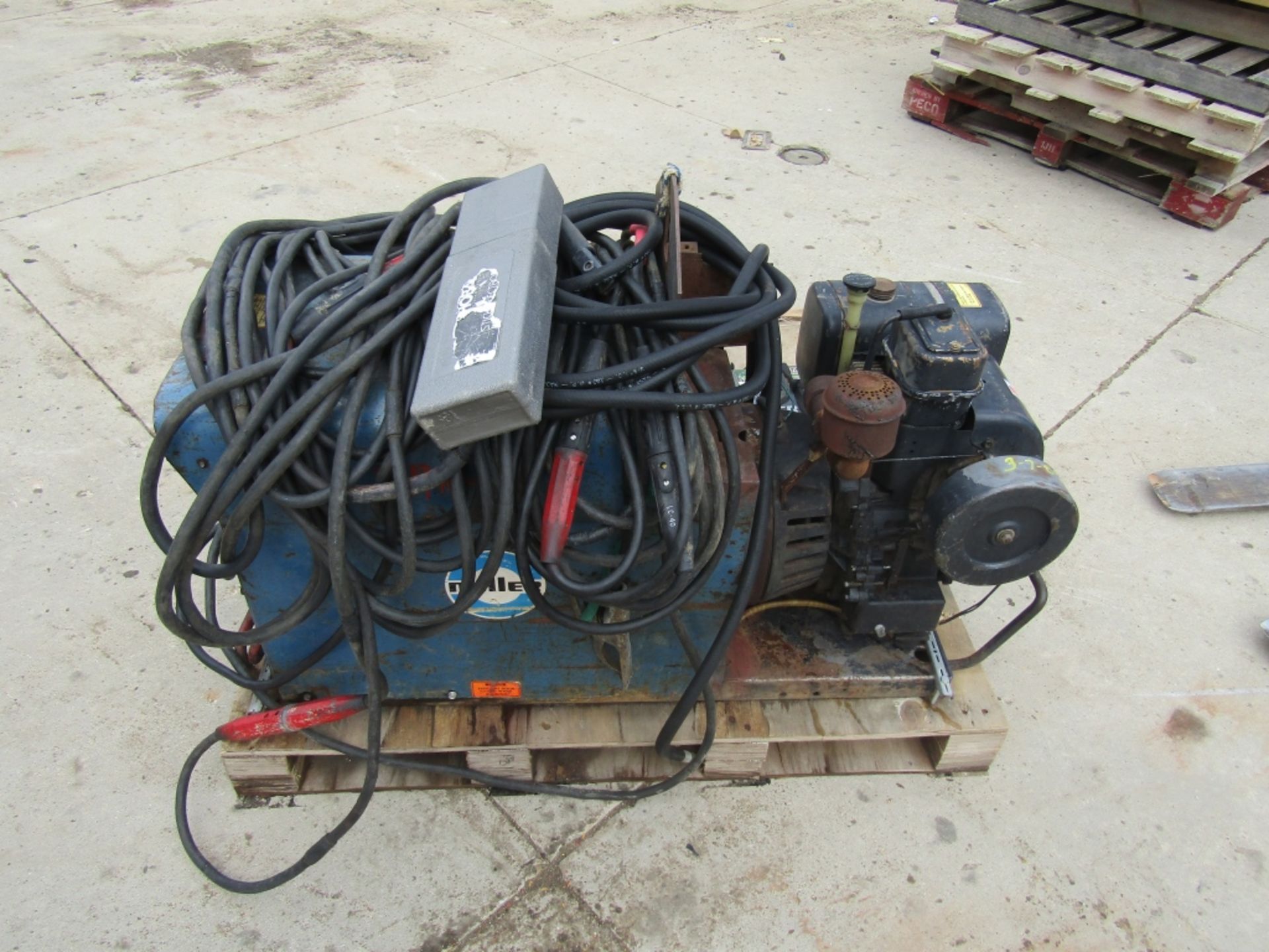 Miller Bluestar DC ARC Welding Generator - Image 3 of 6