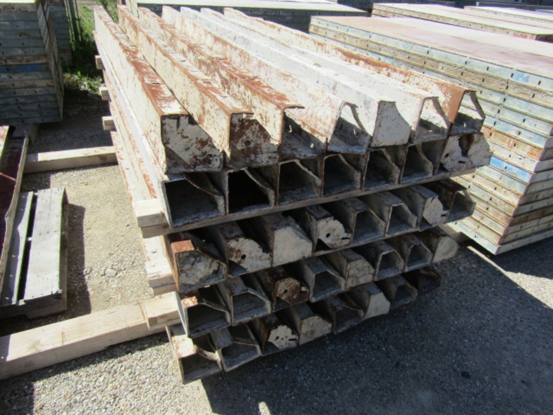 (30) 6" x 6" x 8' Corners Symons Steel Ply Forms