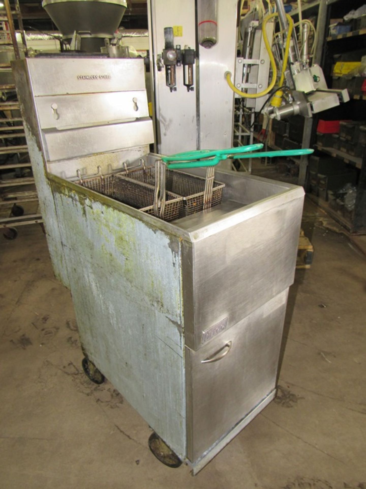 Pitco Mdl. 35C+S Portable Natural Gas Fryer, 2 baskets