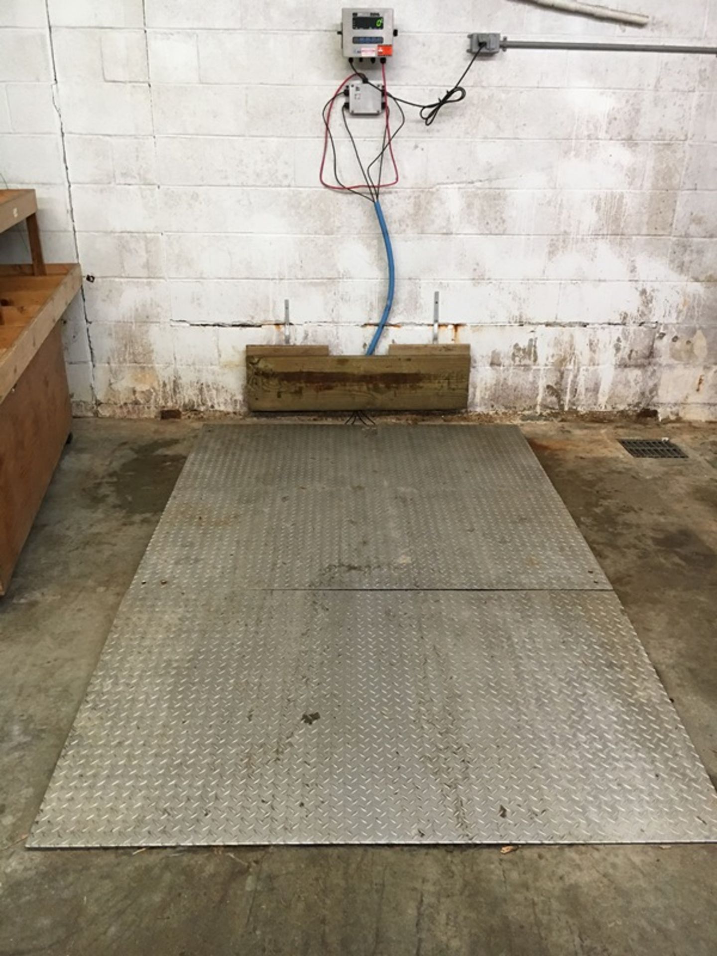 Stainless Steel Floor Scale, 5,000 Lb. capacity, 60" W X 60" L, ramp dims. 60" W X 36" L with GSE350