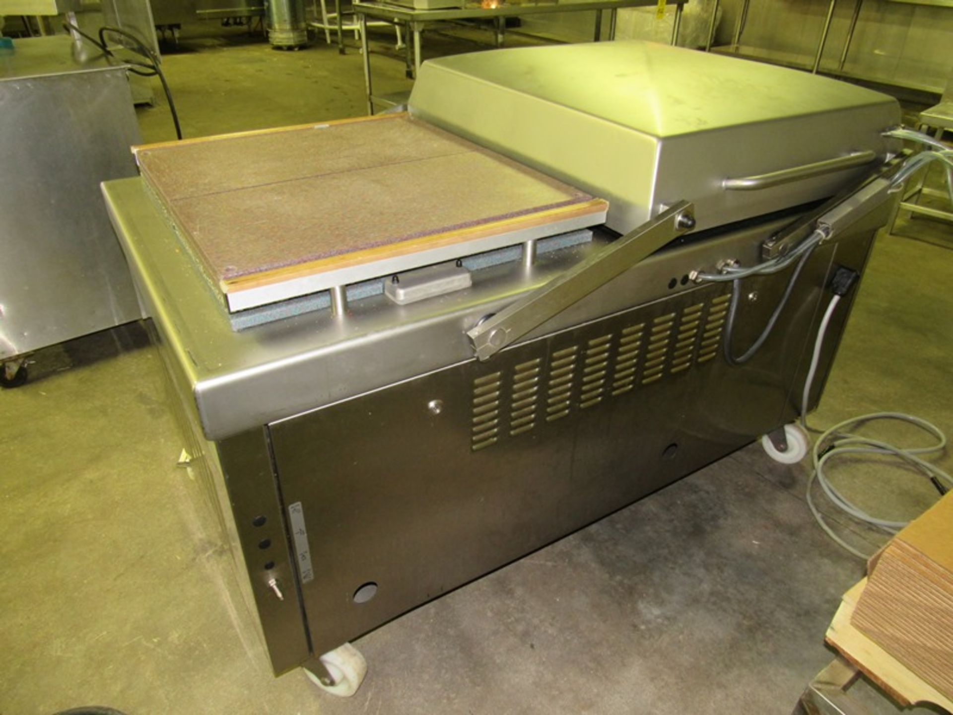 Multivac Mdl. C500 Double Chamber Vacuum Sealer, 780 mm X 2 wide X 650 mm long seal bars, 8" deep - Image 3 of 8