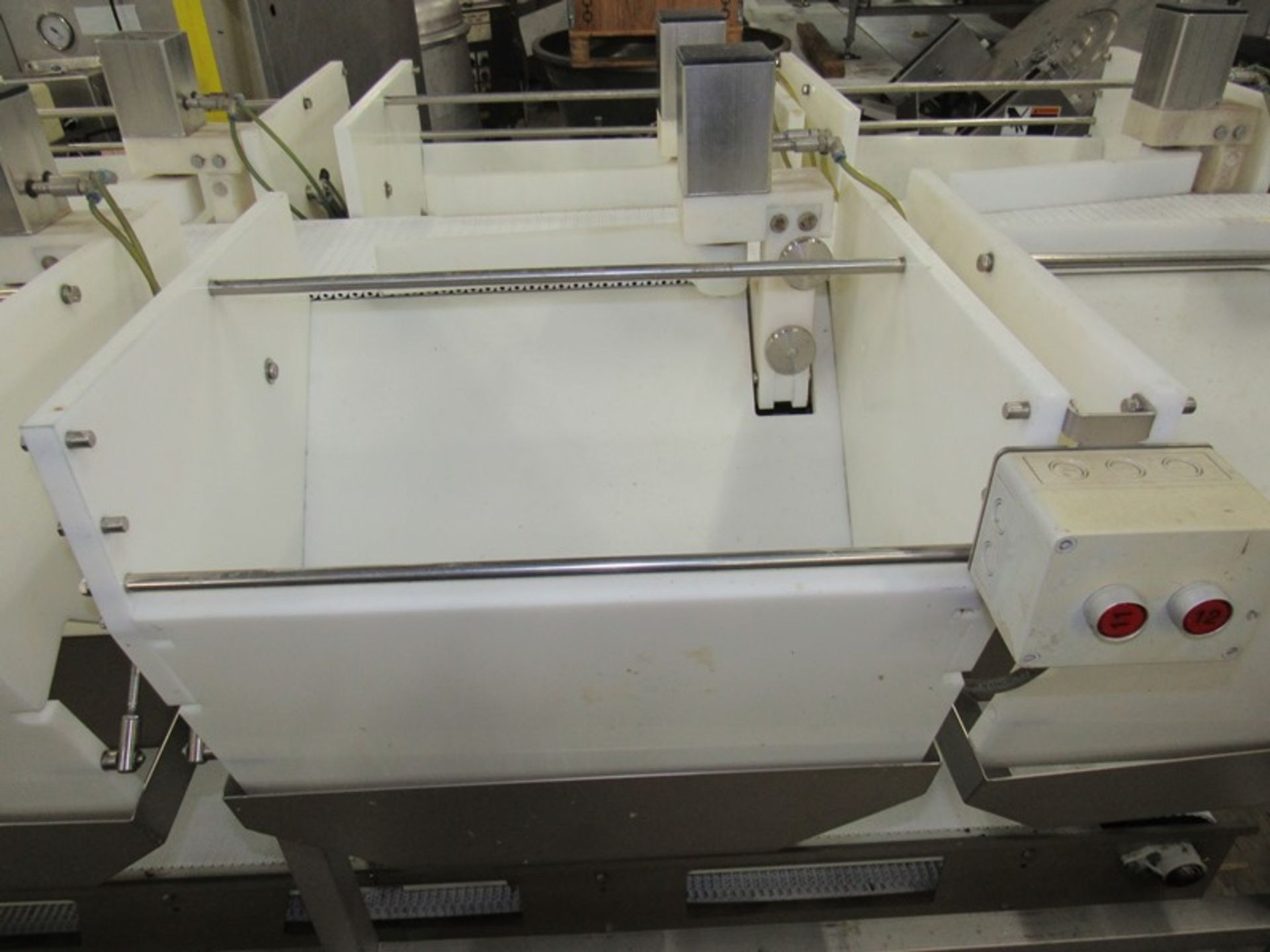 Baader Mdl. BA-1900 Sizing & Batching Conveyor System, (24) grading stations, (12 on each side) on - Image 11 of 19