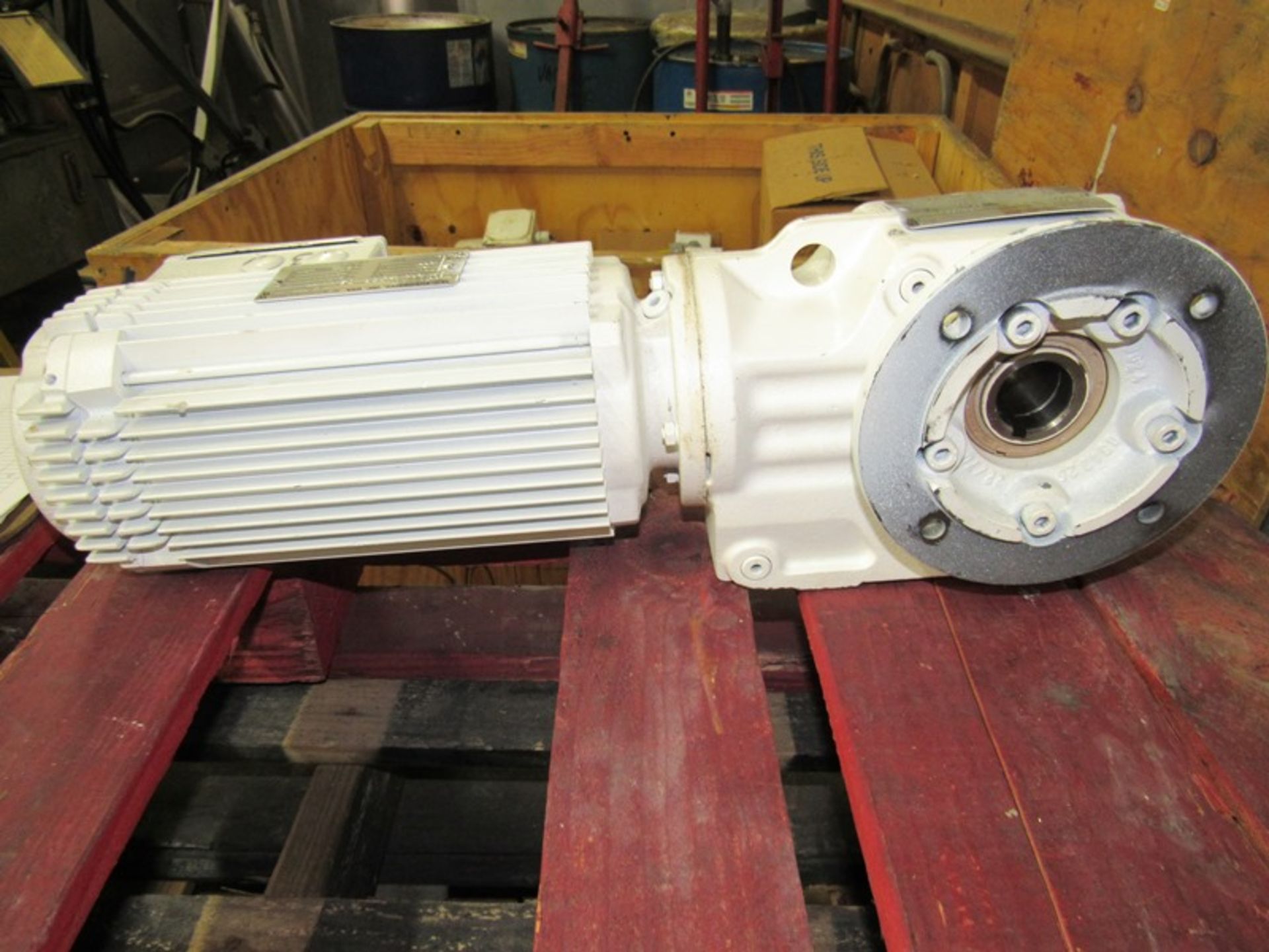 Lot of (2) SEW/Eurodrive Motors/Gearboxes, motor type DFY71LTH, IP 65, T Stall 66.4 Lb- In - Image 3 of 7