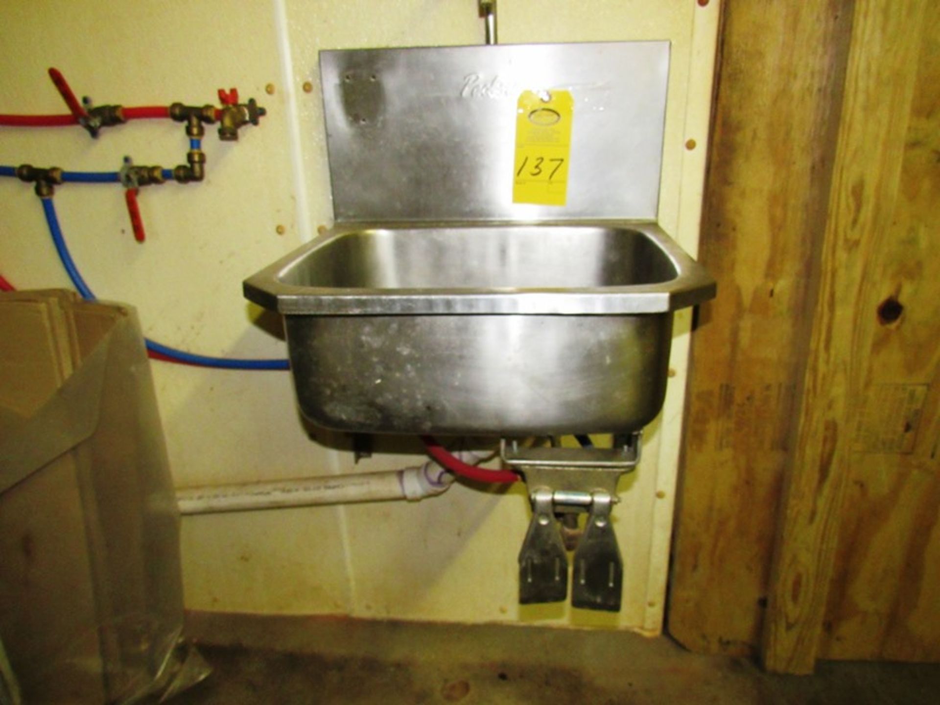 Wall Mount Hand Wash Sinks(All Funds Must Be Received by Friday, December 6th, 2019.Removal Starts - Image 2 of 4