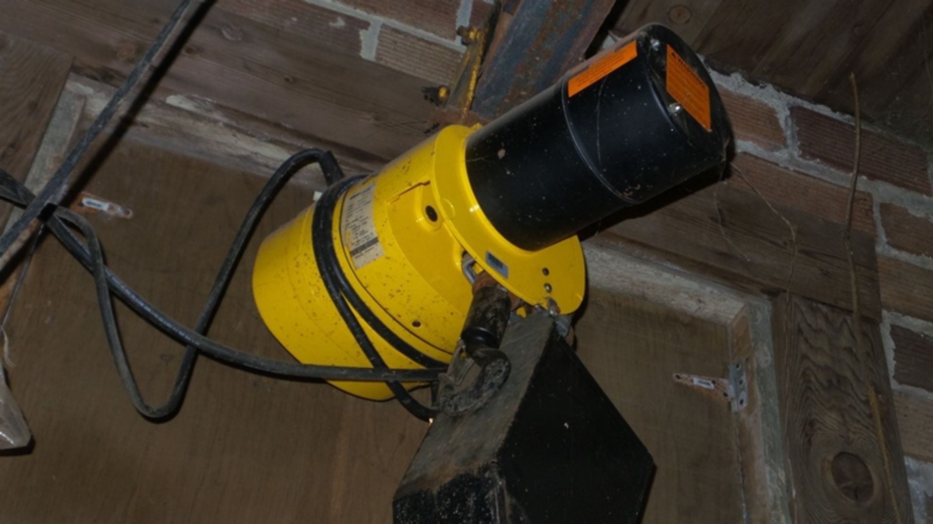 1 Ton Hoist, Budget New- Only used 4 times cost $3,300(All Funds Must Be Received by Friday,