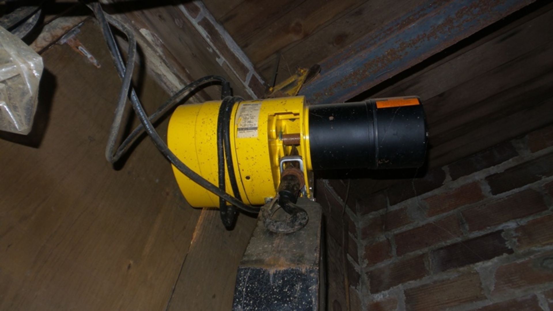 1 Ton Hoist, Budget New- Only used 4 times cost $3,300(All Funds Must Be Received by Friday, - Image 3 of 4