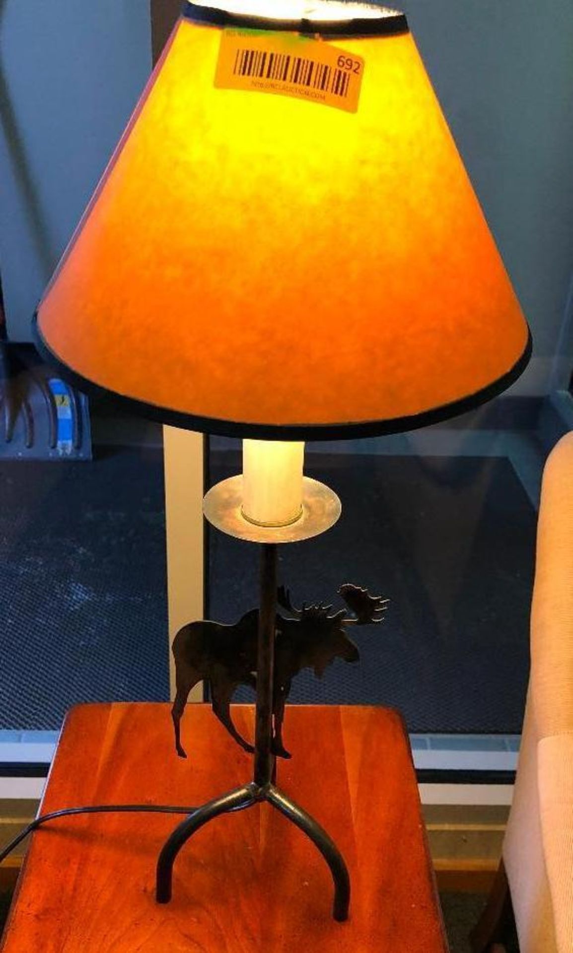 DESCRIPTION: SMALL TABLE TOP ACCENT LAMP W/ SHADE LOCATION: OFFICE QTY: 1