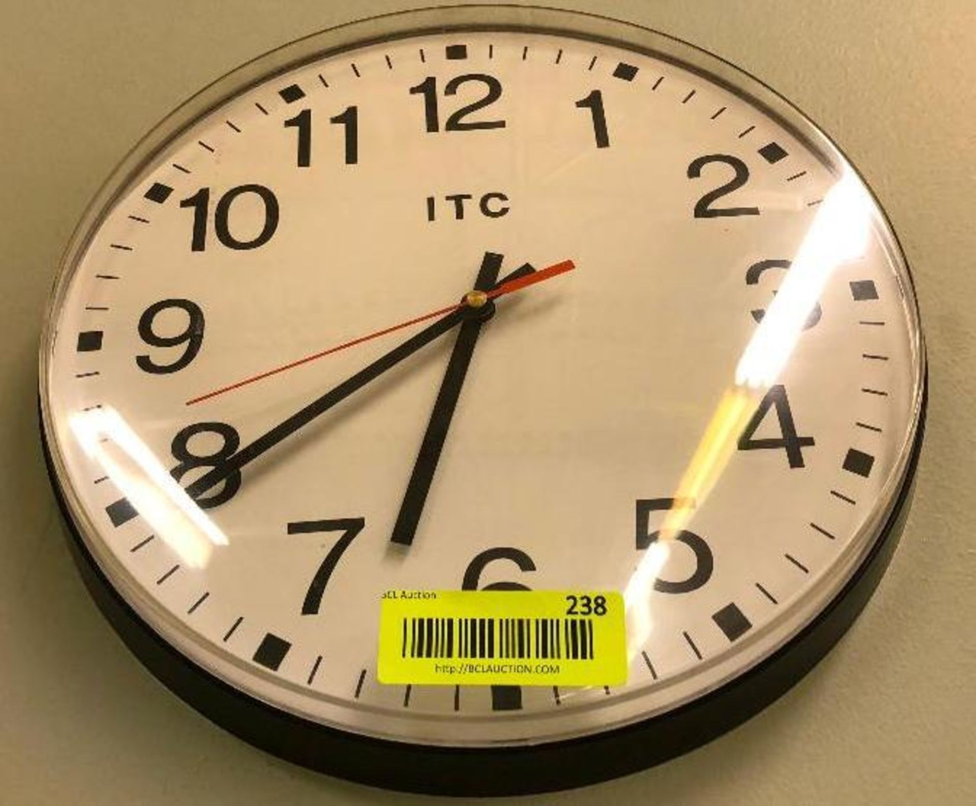 DESCRIPTION: 12 INCH BATTERY OPERATED WALL CLOCK LOCATION: ASSEMBLY ROOM QTY: 1