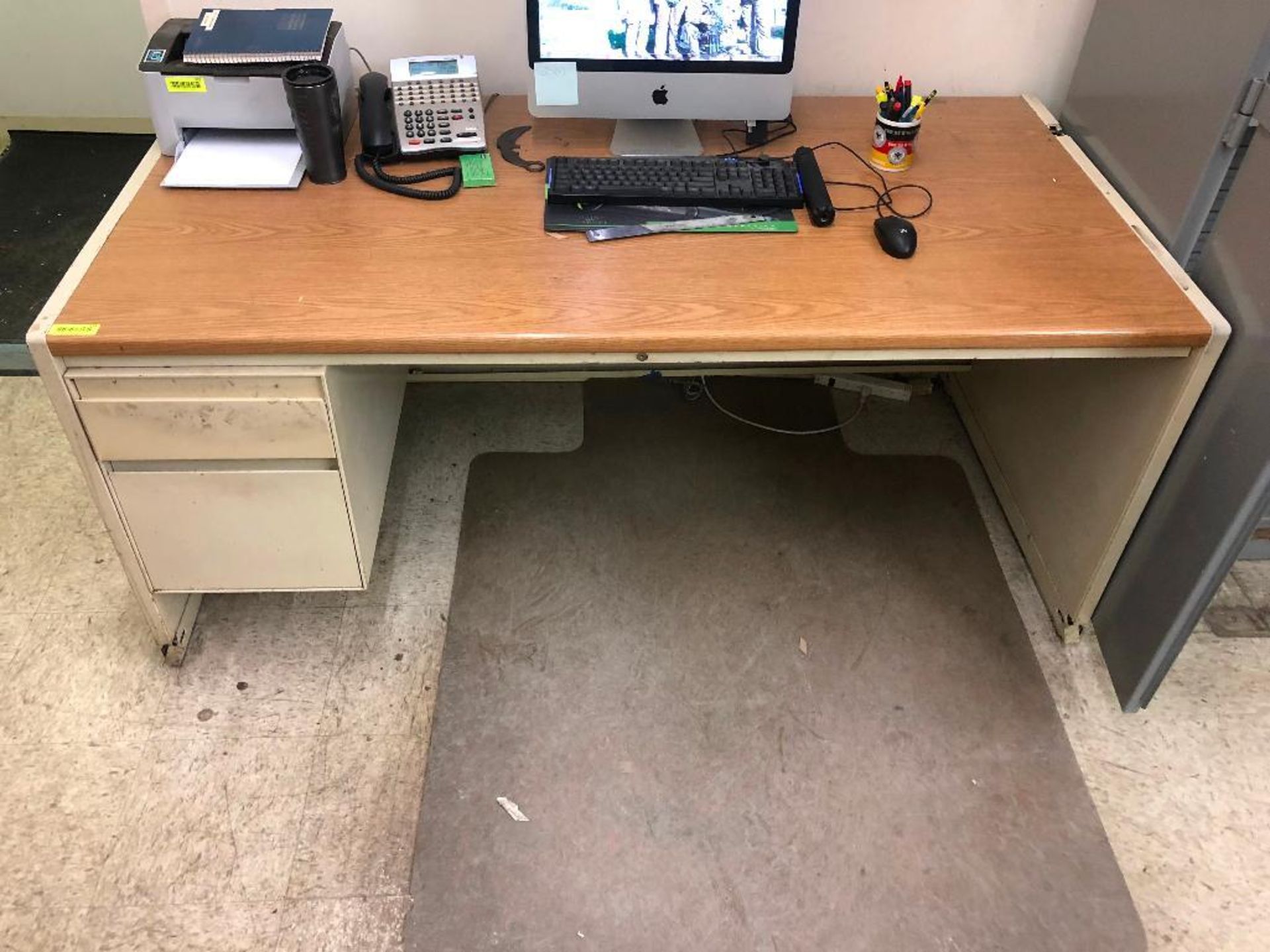 DESCRIPTION: 60 INCH METAL DESK W/ LAMINATE WOOD TOP SIZE: 60 INCH X 35 INCH LOCATION: TOOL ROOM QTY