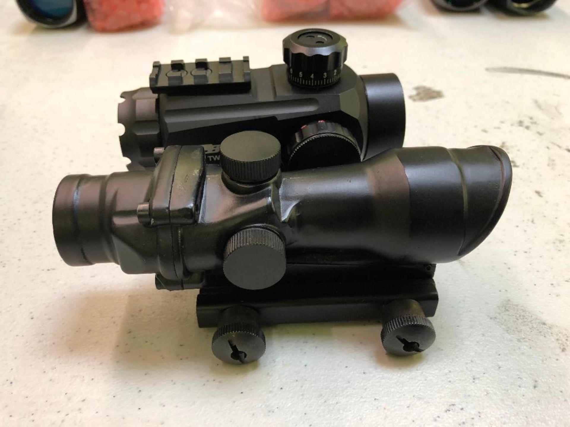 DESCRIPTION: (3) ASSORTED AIRSOFT OPTICAL SCOPES. LOCATION: BACK BAY THIS LOT IS: SOLD BY THE PIECE - Bild 2 aus 3