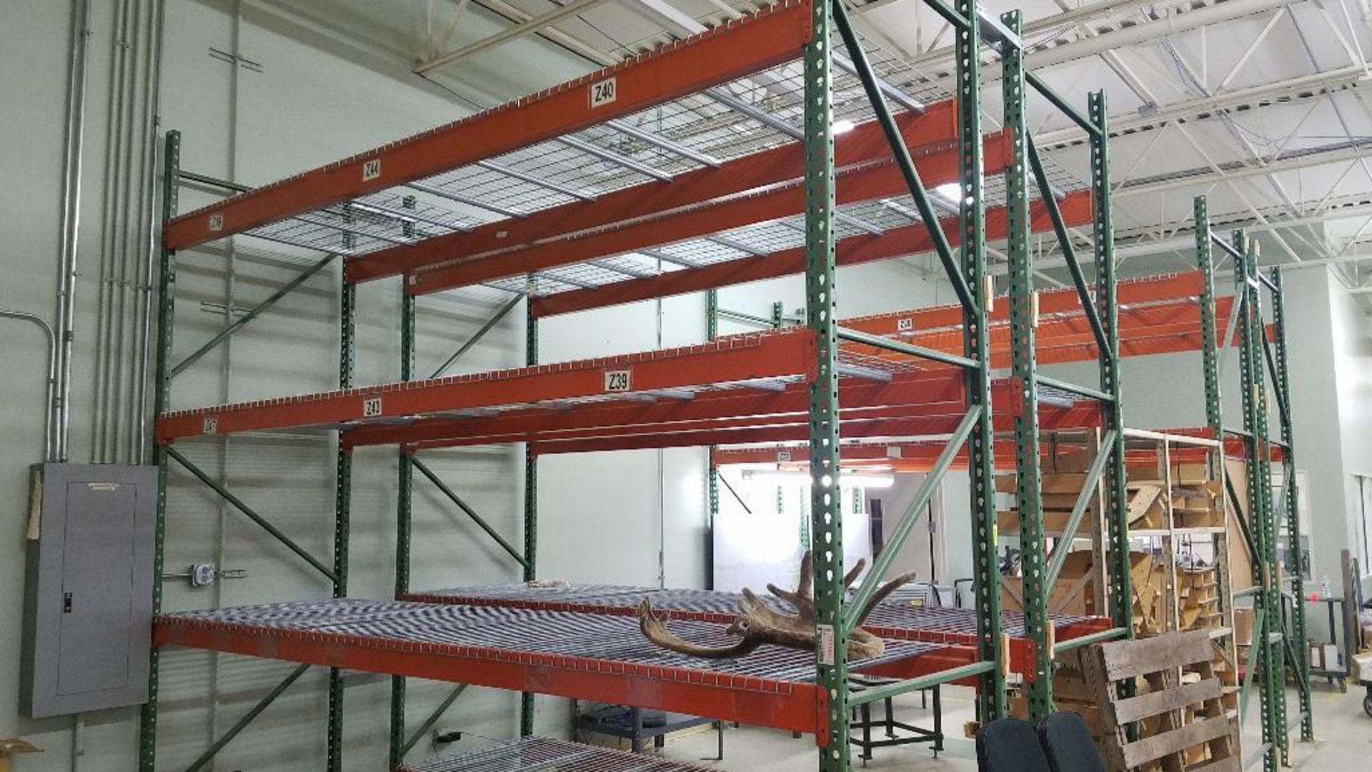 DESCRIPTION: (1) SECTION OF 8 FT X 42 IN PALLET RACKING ADDITIONAL INFORMATION: W/ (2) UPRIGHTS, (8) - Image 2 of 2